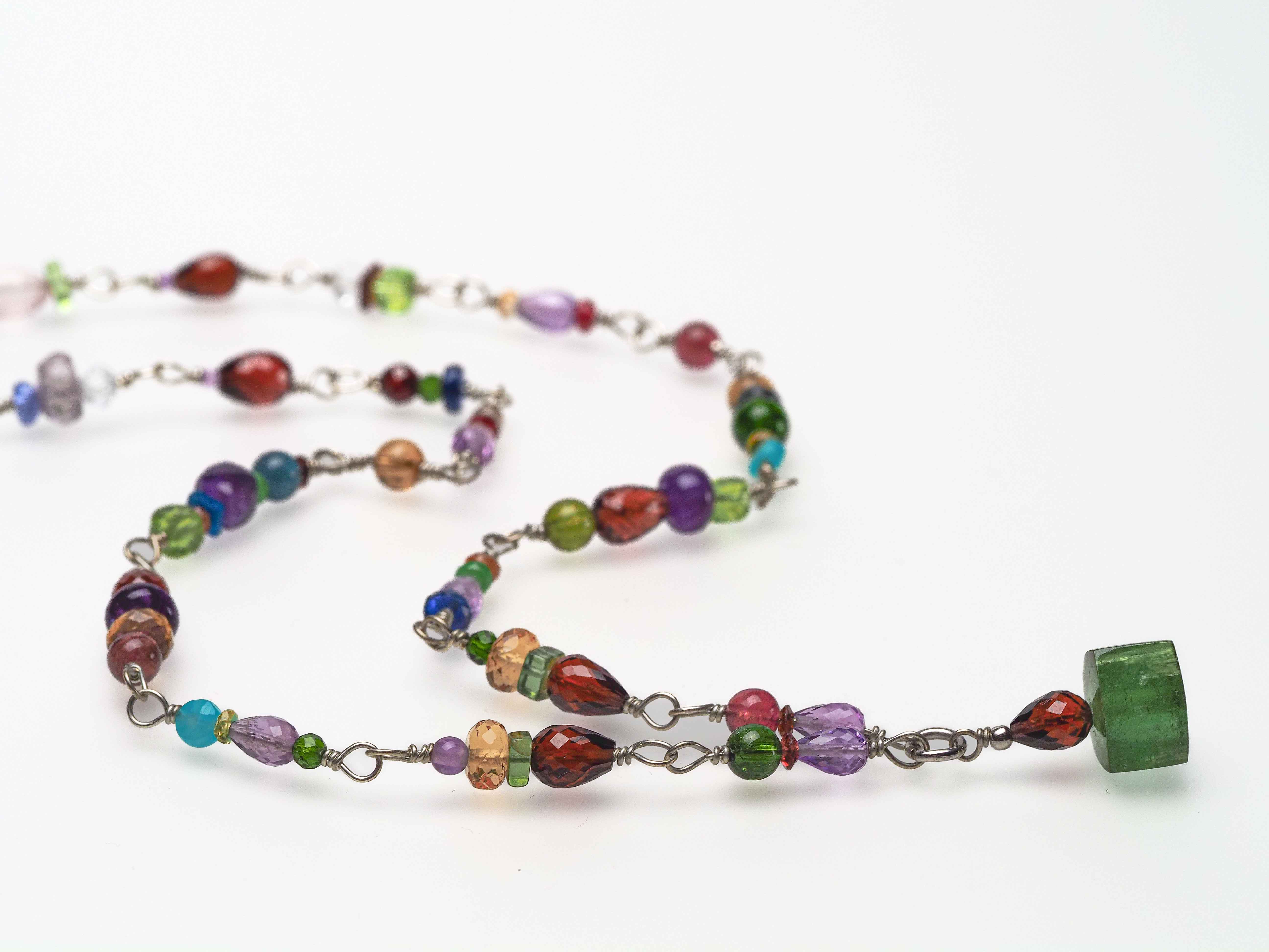 Turmalin Kette Silber – Farbenfrohe Rosenkranz Edelsteinkette mit grüner Turmalin-Spitze, handgefertigtes Einzelstück - elstardesign
