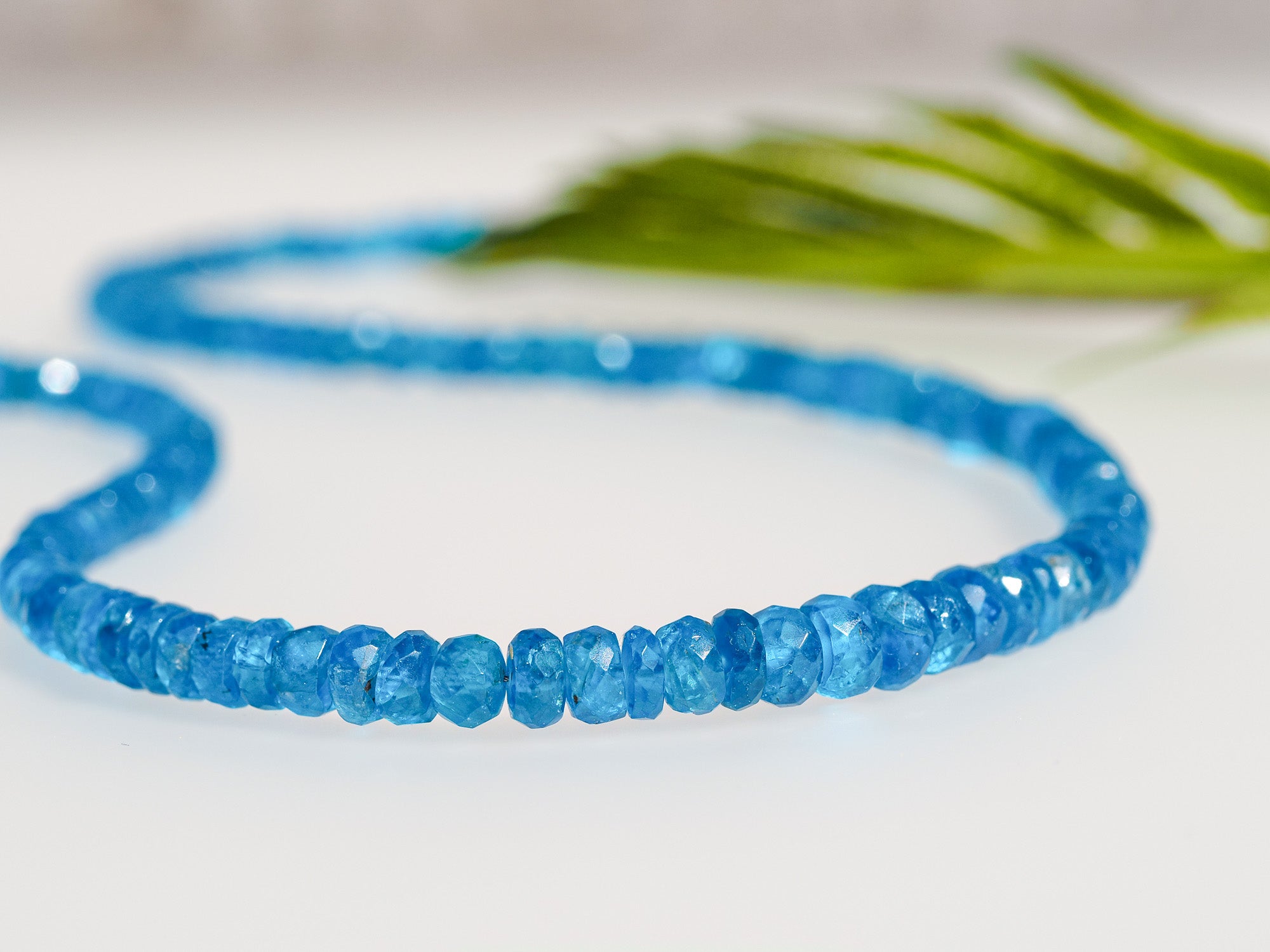 Neon Apatit Kette in Top Qualität mit 925 Silber Verschluss