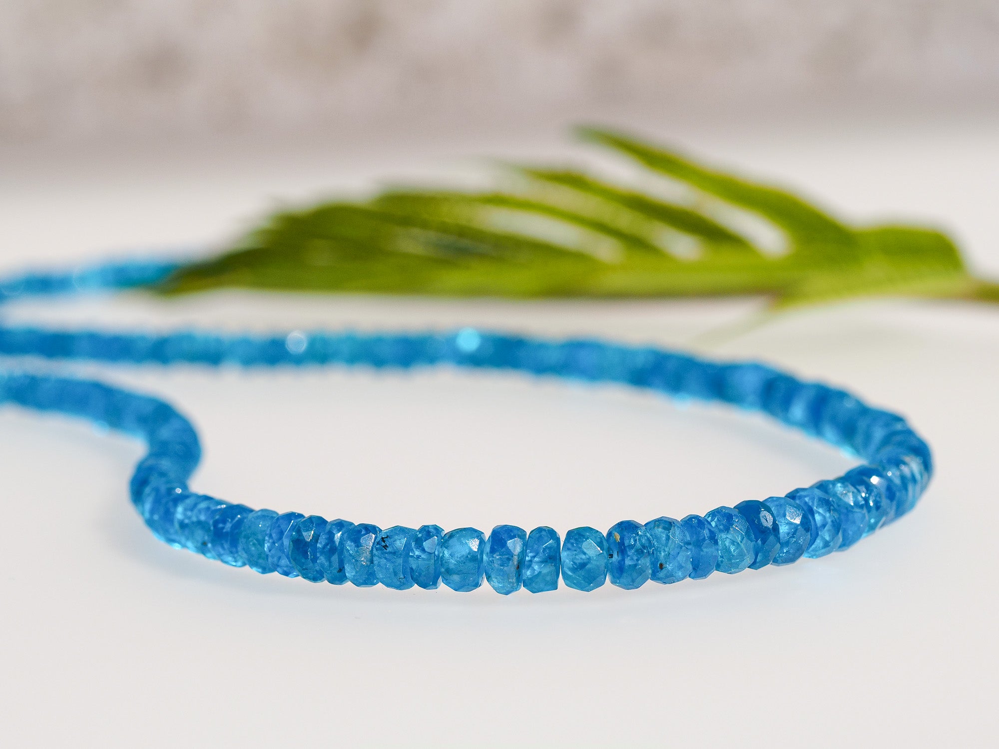 Neon Apatit Kette in Top Qualität mit 925 Silber Verschluss