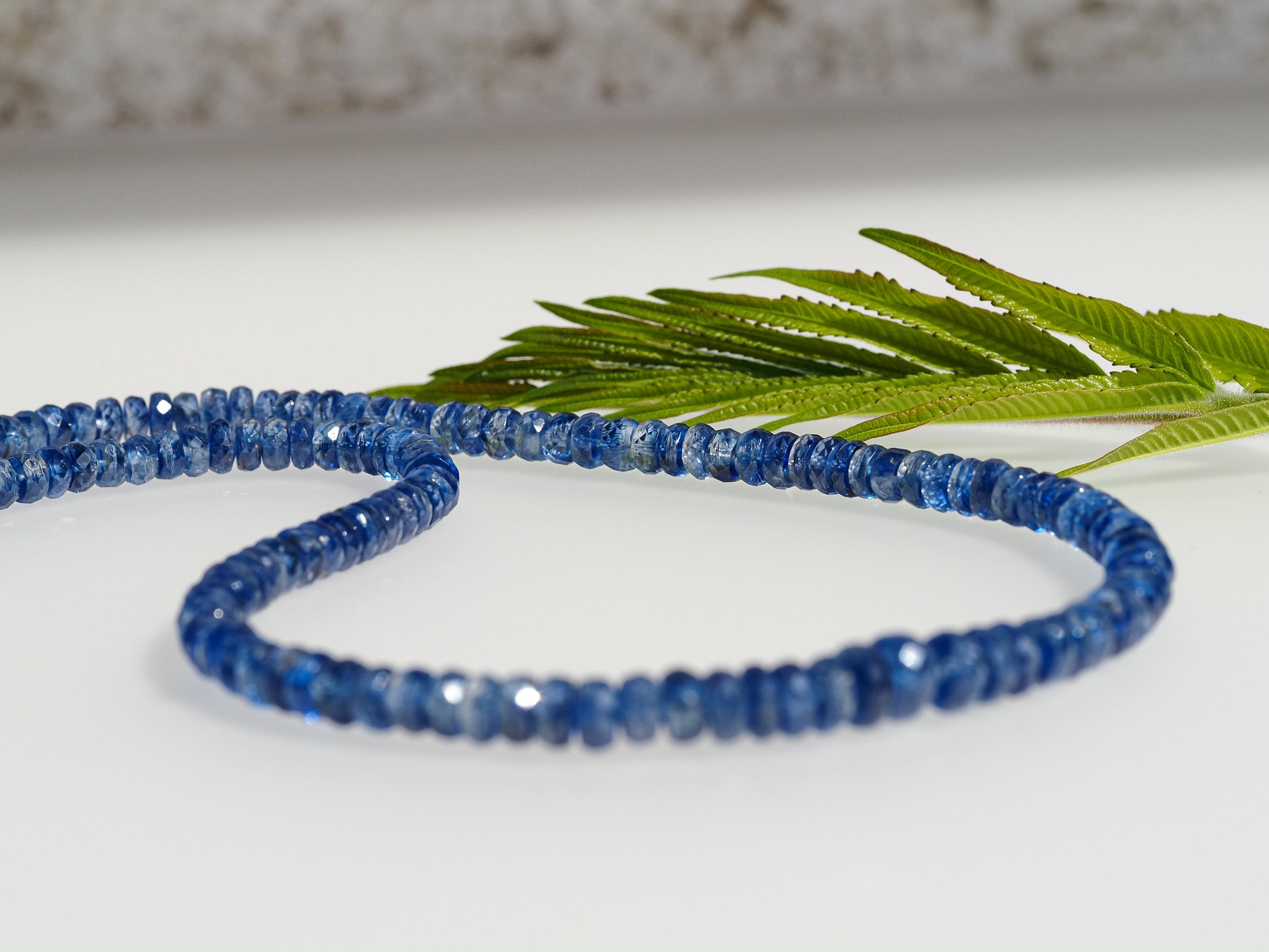 Tintenblaue Kyanit Kette mit 925 Silber – selten & intensiv