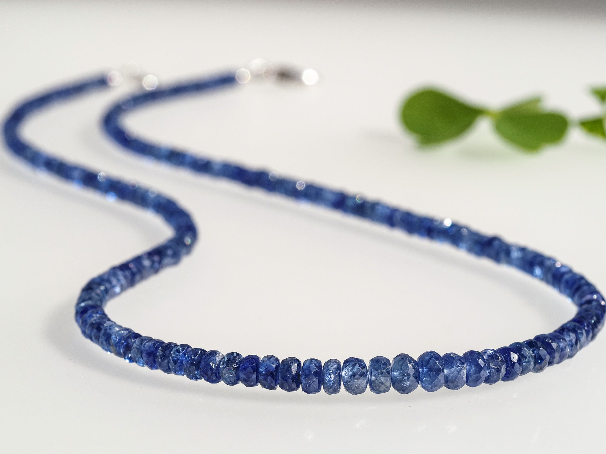 Blaue Saphir Kette facettiert  Natur Edelstein Collier