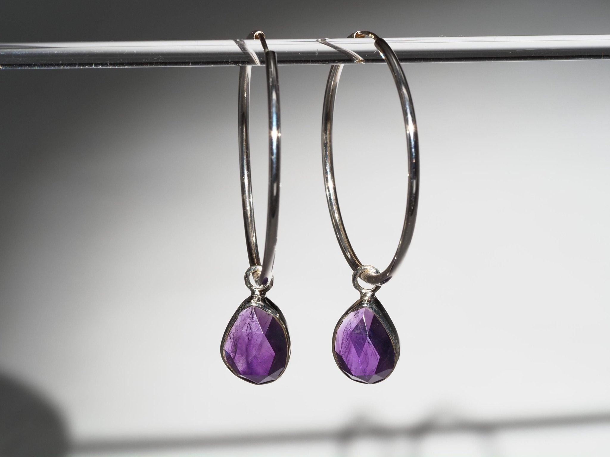 Amethyst Silber Creolen – elegante Ohrringe mit violetten Edelsteinen