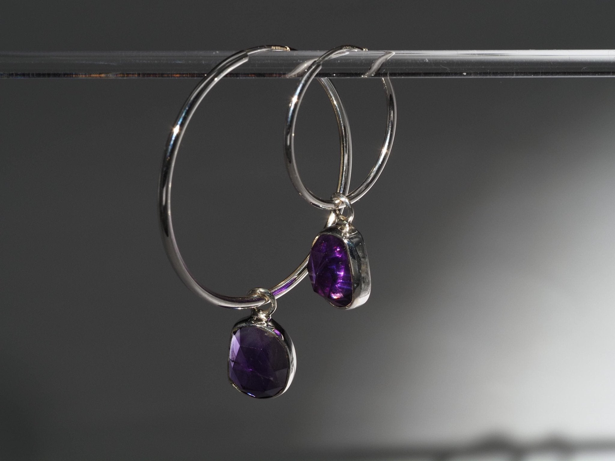 Amethyst Silber Creolen – elegante Ohrringe mit violetten Edelsteinen