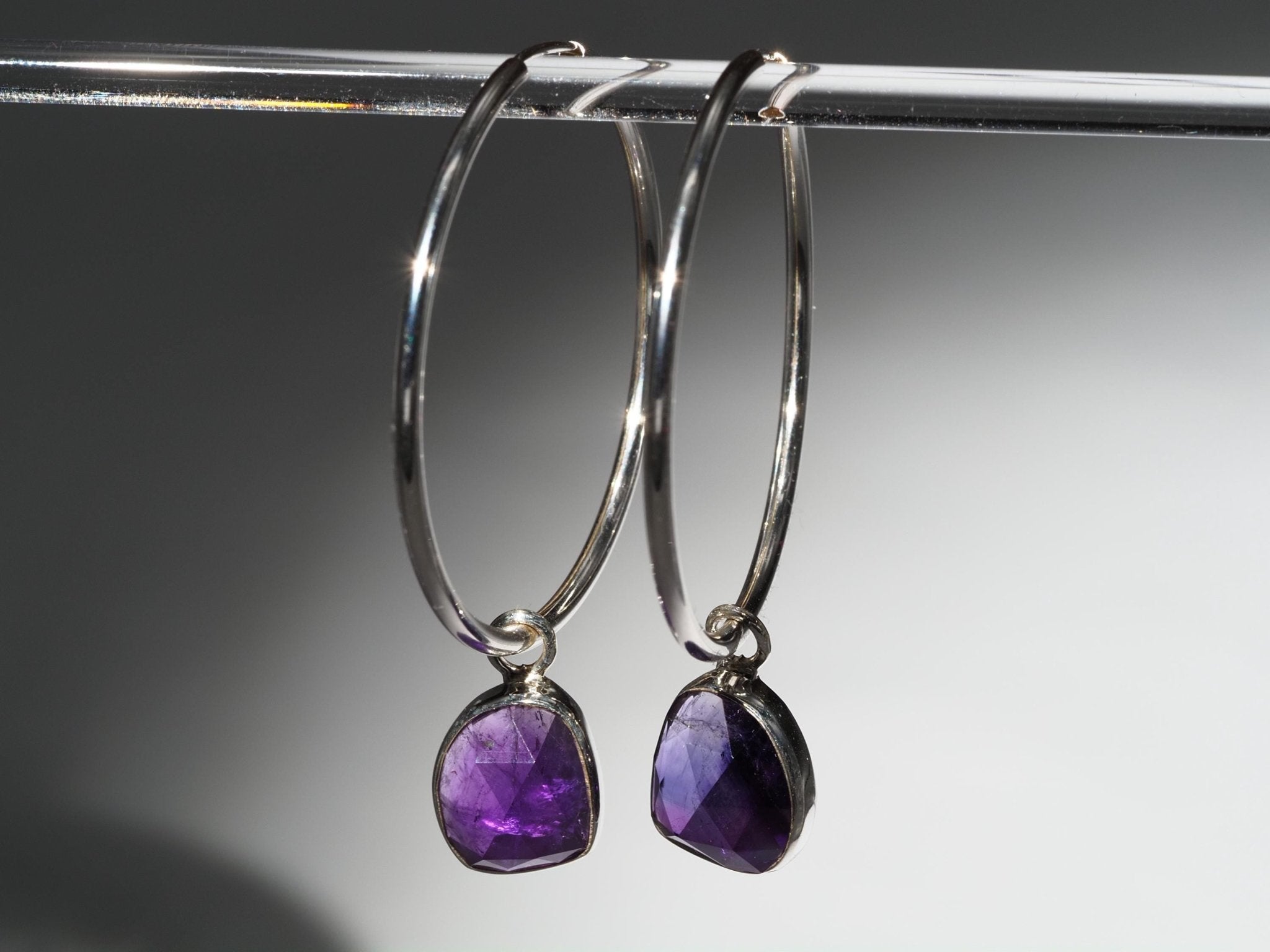 Amethyst Silber Creolen Ohrringe mit violetten Edelsteinen