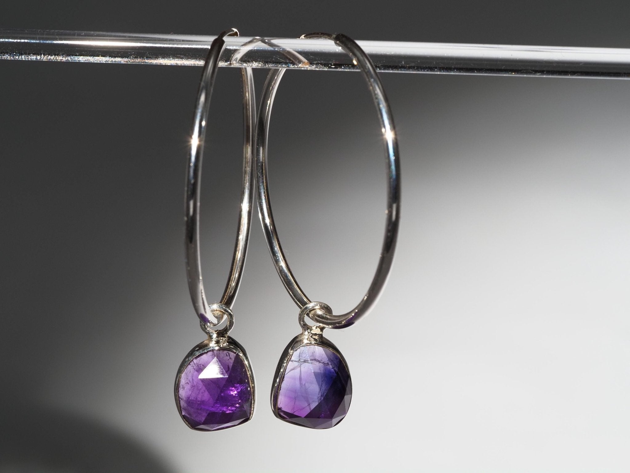 Amethyst Silber Creolen Ohrringe mit violetten Edelsteinen