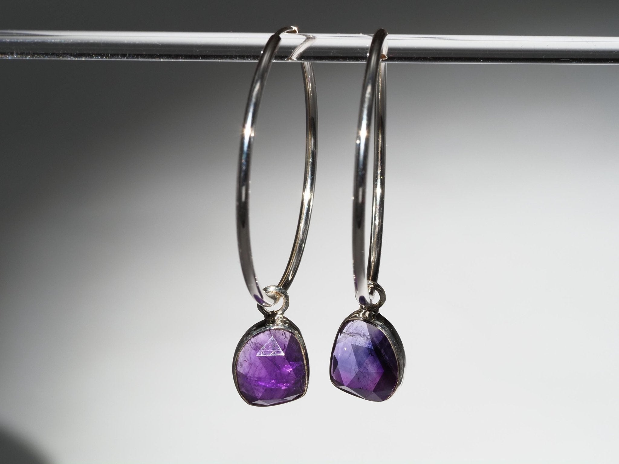 Amethyst Silber Creolen Ohrringe mit violetten Edelsteinen