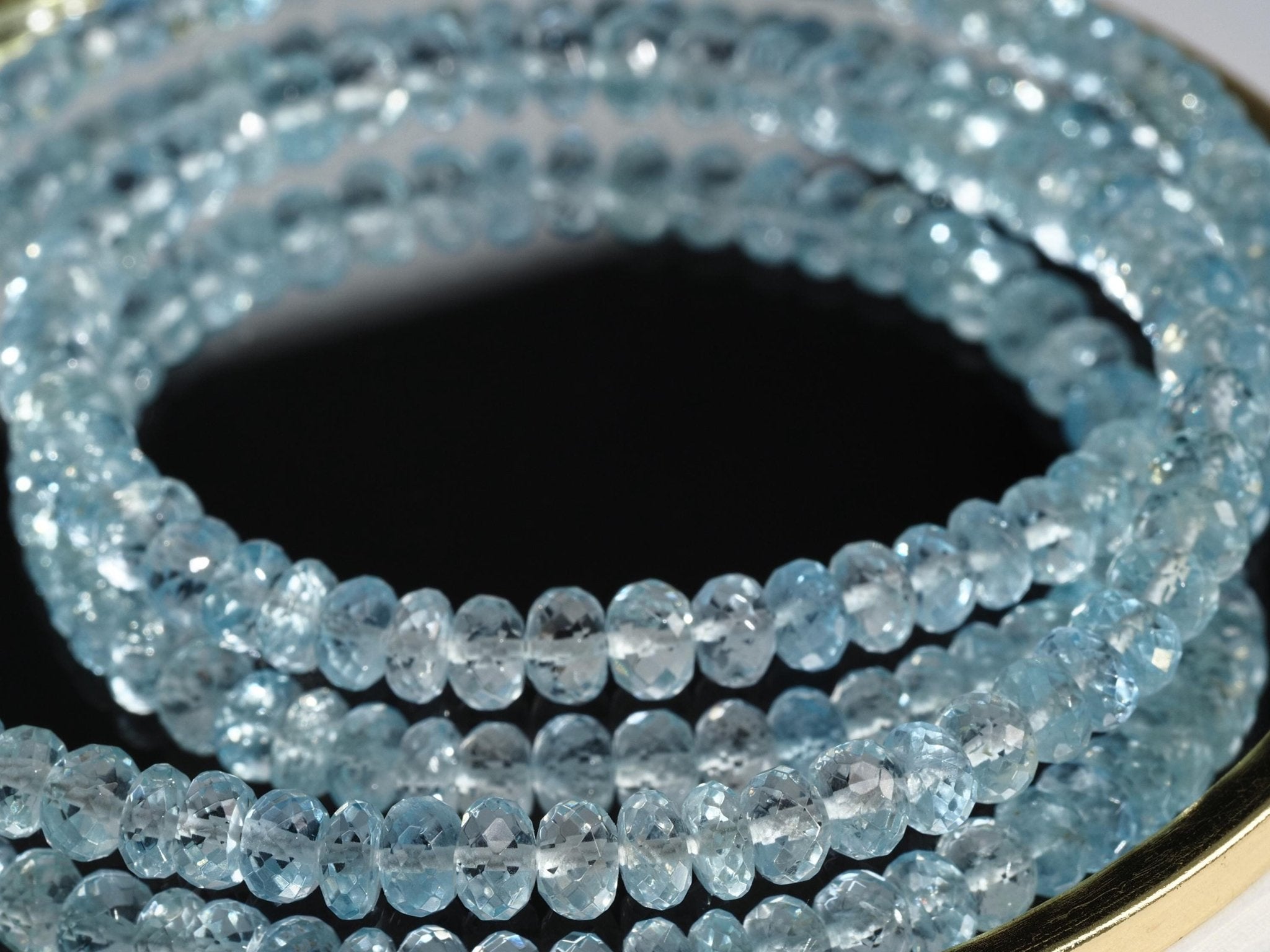 Aquamarin Halskette – brillant facettiert, leuchtend hellblau, höchste Qualität