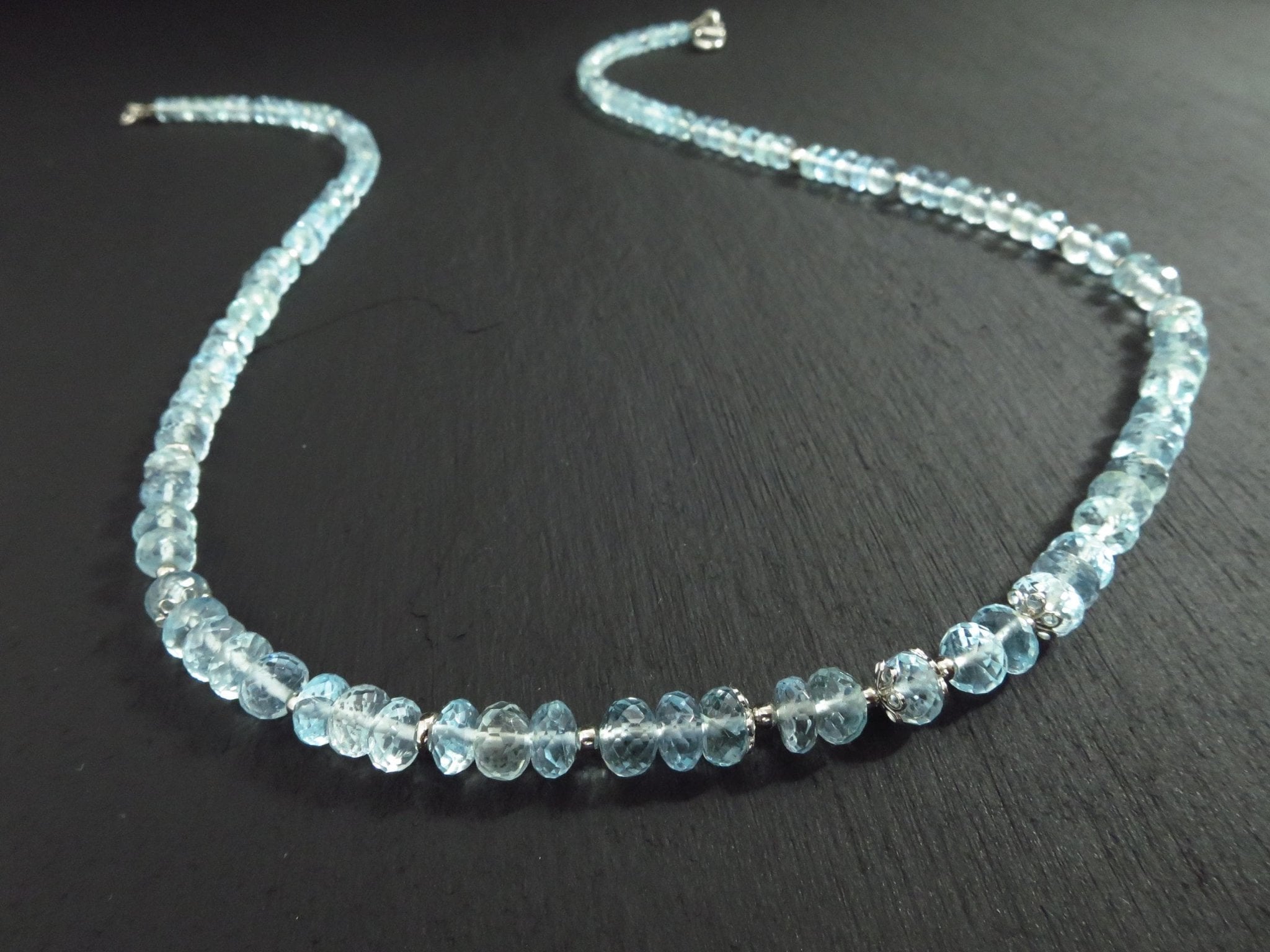 Aquamarin Kette facettiert hellblaues Edelstein Collier