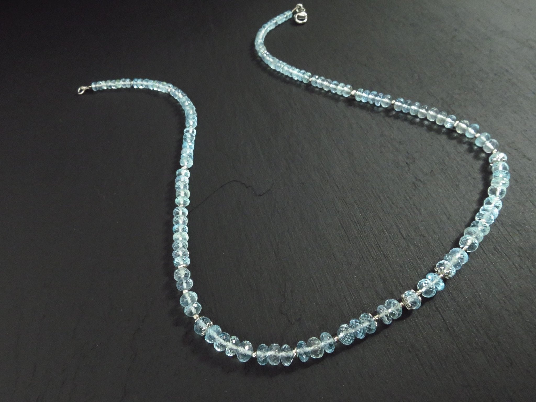 Aquamarin Kette facettiert hellblaues Edelstein Collier