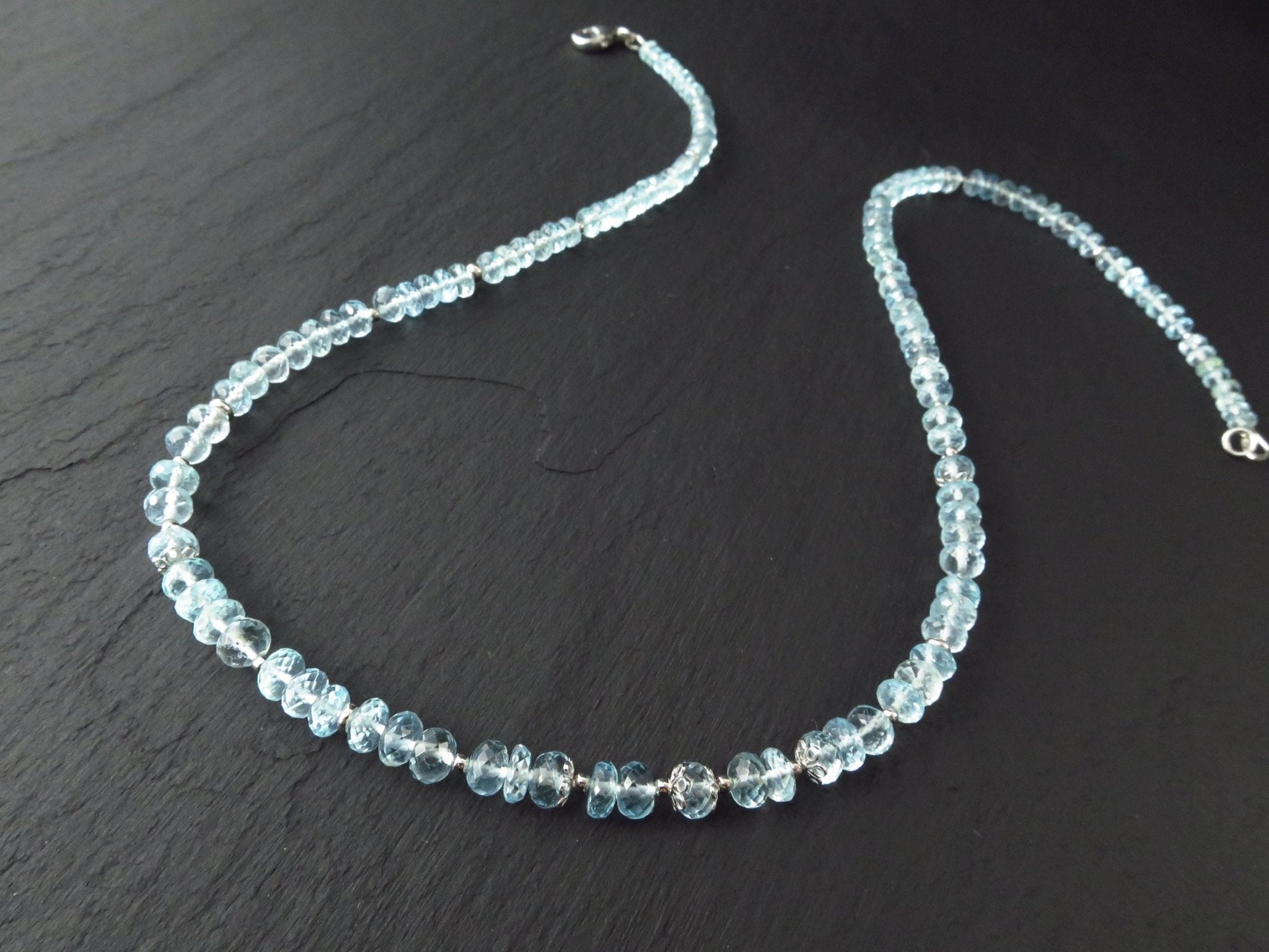 Aquamarin Kette facettiert hellblaues Edelstein Collier