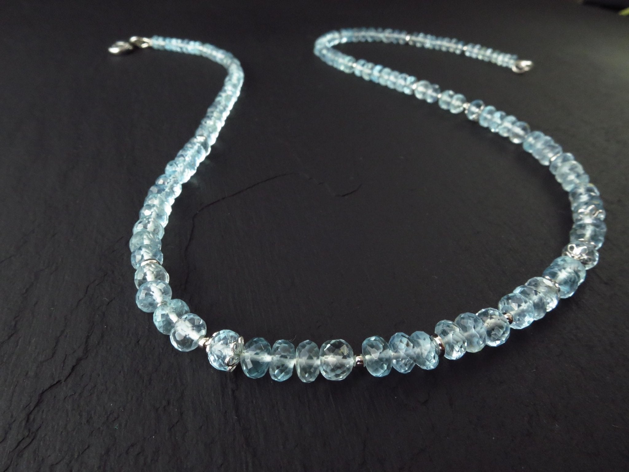 Aquamarin Kette facettiert hellblaues Edelstein Collier