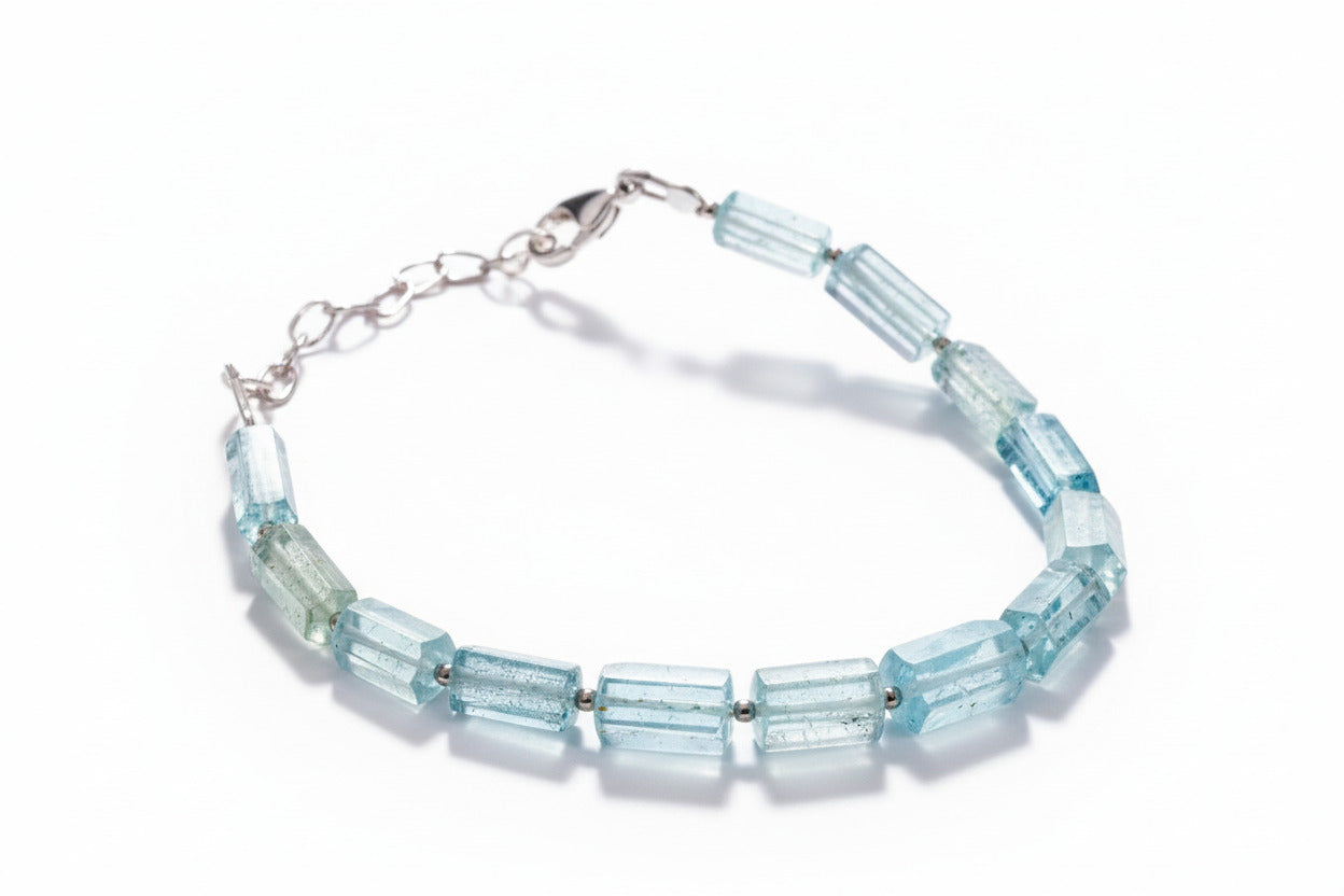 Aquamarin Spitzen Armband – naturbelassene Kristallspitzen in klarem Blau