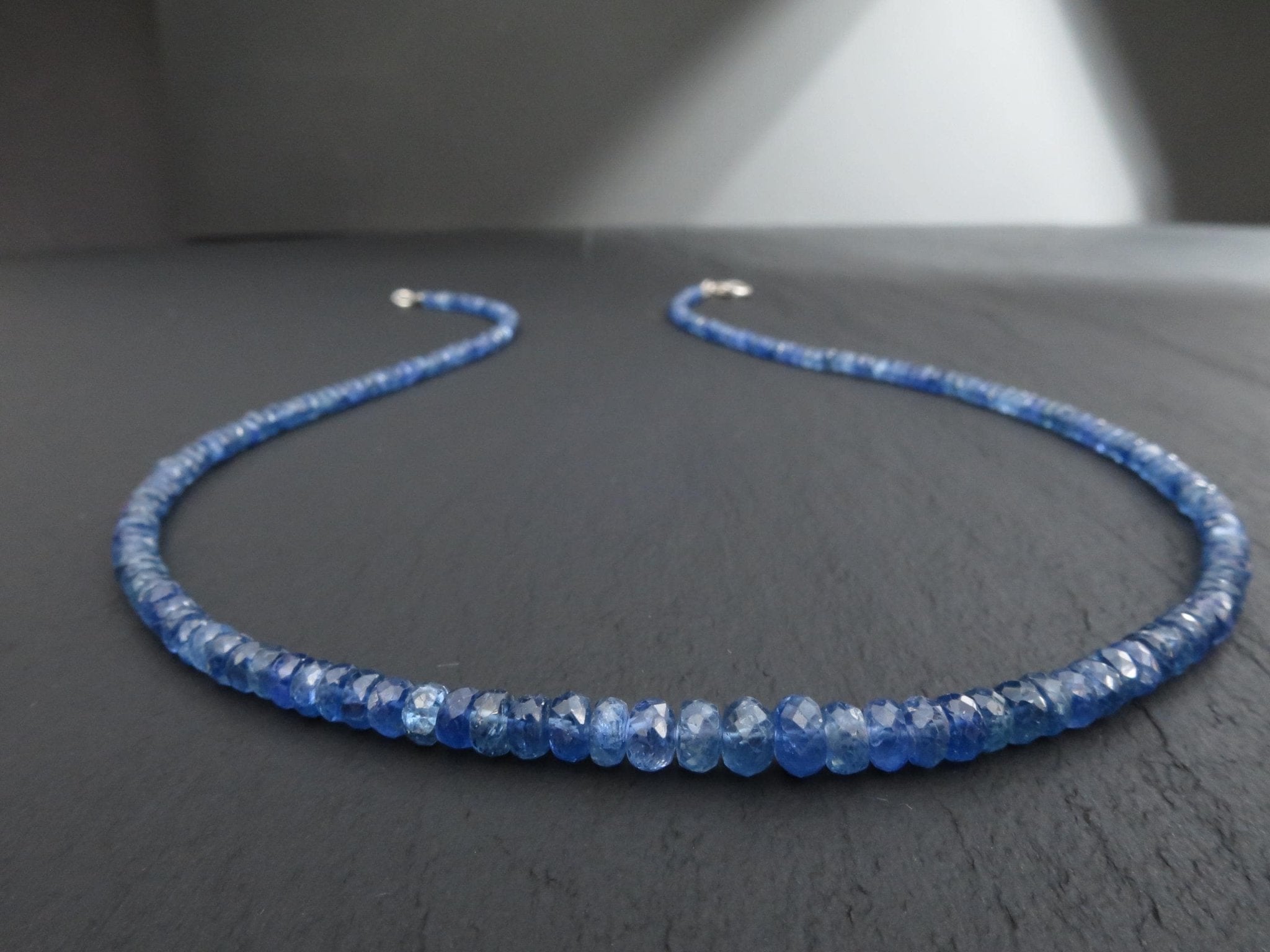 Blaue Saphir Kette facettiert Natur Edelstein Collier