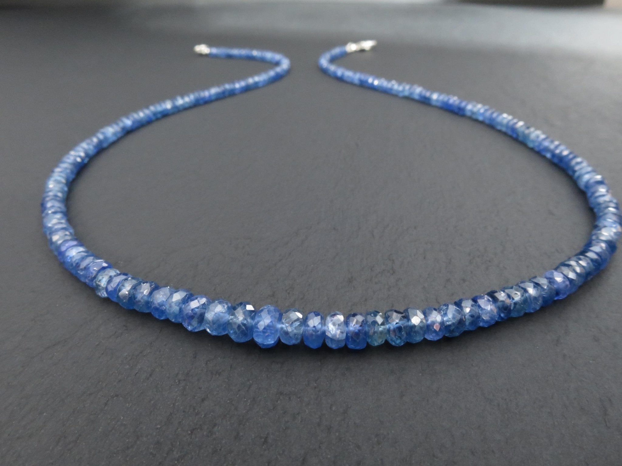 Blaue Saphir Kette facettiert Natur Edelstein Collier