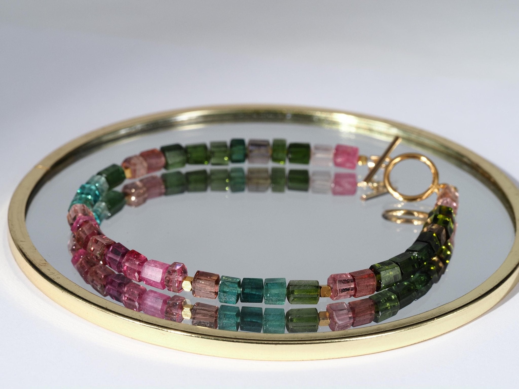 Buntes Turmalin Armband – farbenfrohe Edelsteine mit Gold - filled Knebelverschluss