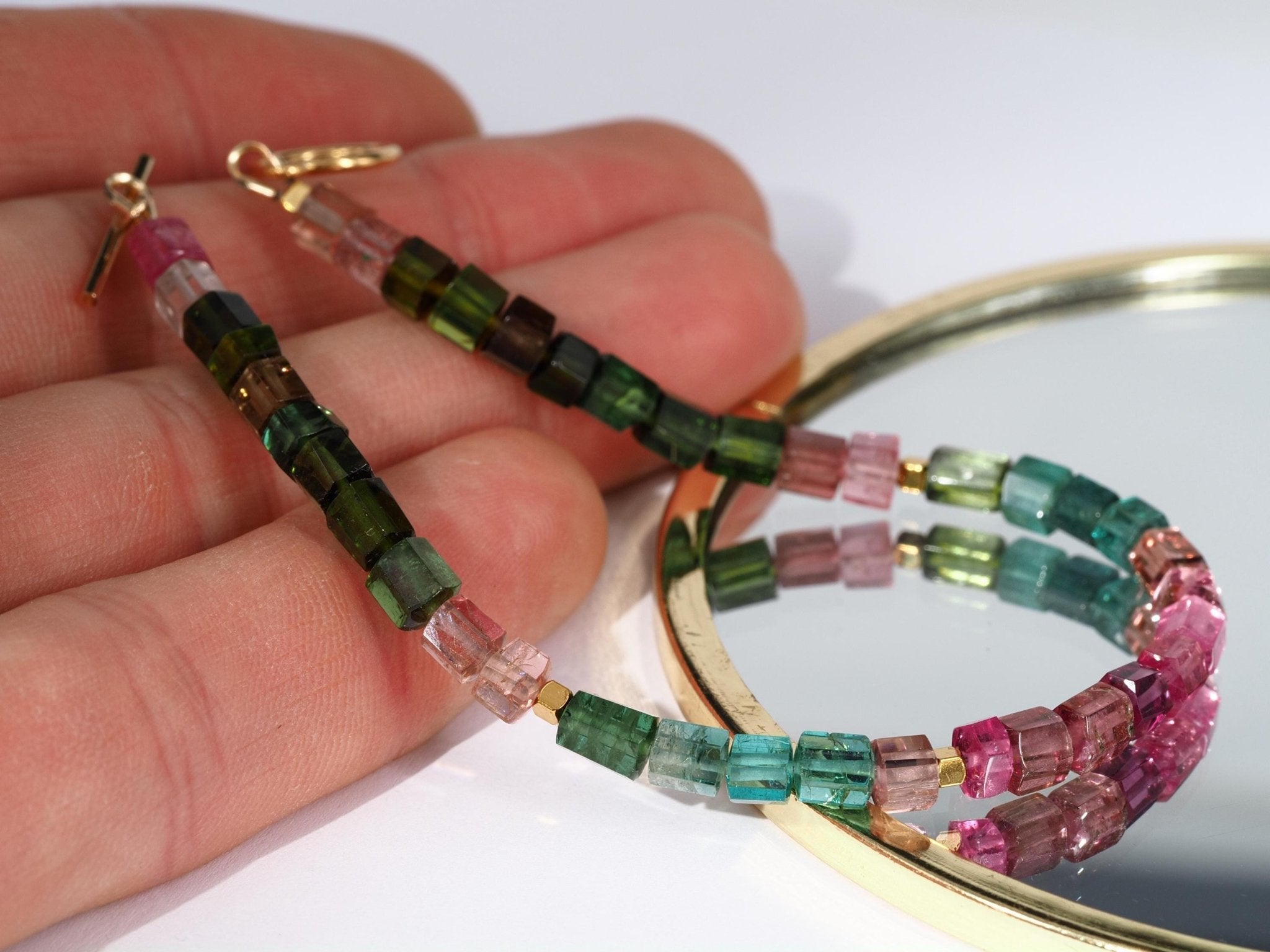 Buntes Turmalin Armband – farbenfrohe Edelsteine mit Gold - filled Knebelverschluss