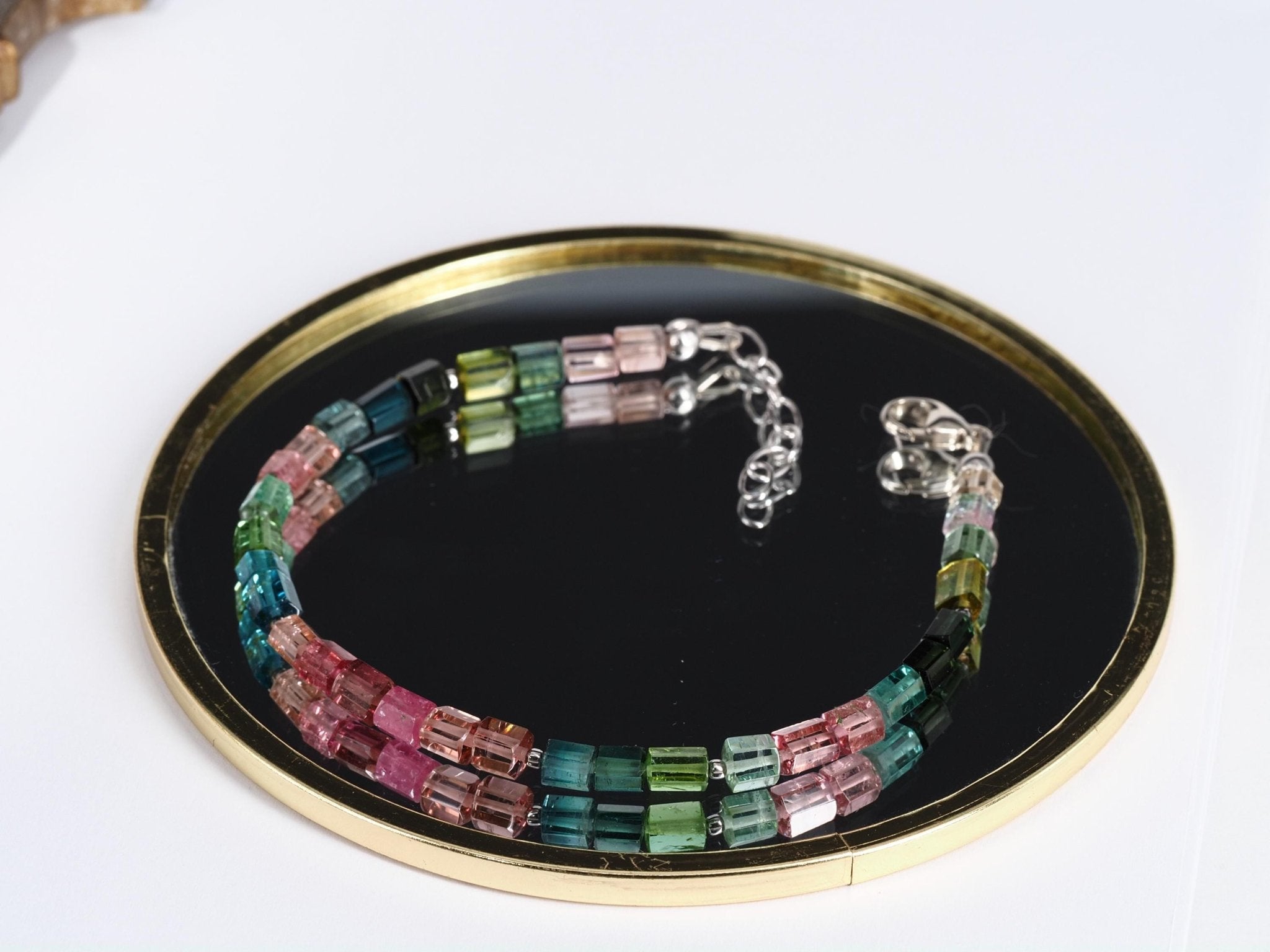 Buntes Turmalin Kristallspitzen Armband – farbenfroher Edelsteinschmuck mit Silberverschluss