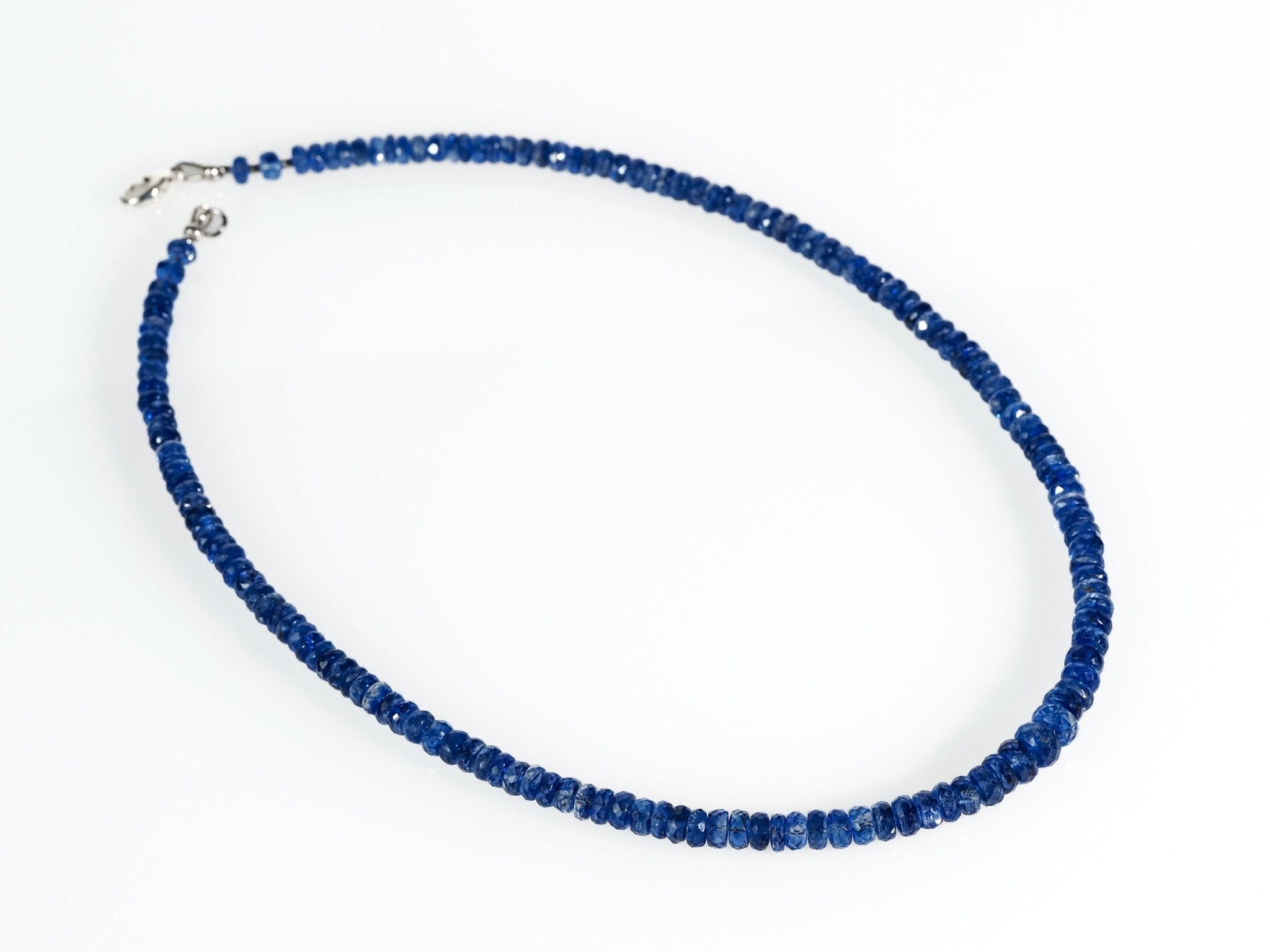 Facettierte Kyanit Kette mit 925 Silber – selten & intensiv