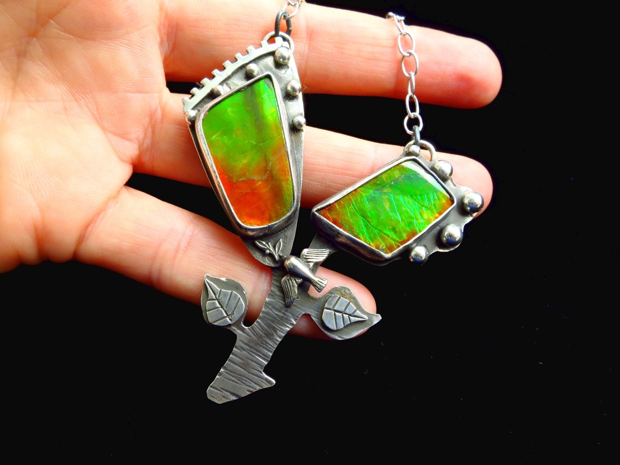 Farbwechsler Ammolit Opal Canada gefasst in 925 Sterling Silver color changer Fossil Opal unbehandelt Ammonit Opal Leder Einzelstück