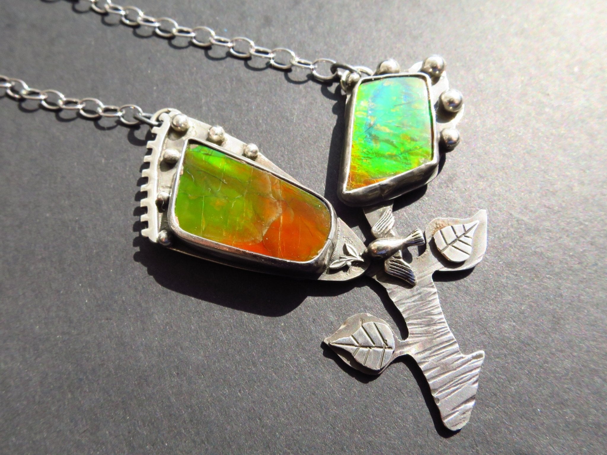 Farbwechsler Ammolit Opal Canada gefasst in 925 Sterling Silver color changer Fossil Opal unbehandelt Ammonit Opal Leder Einzelstück