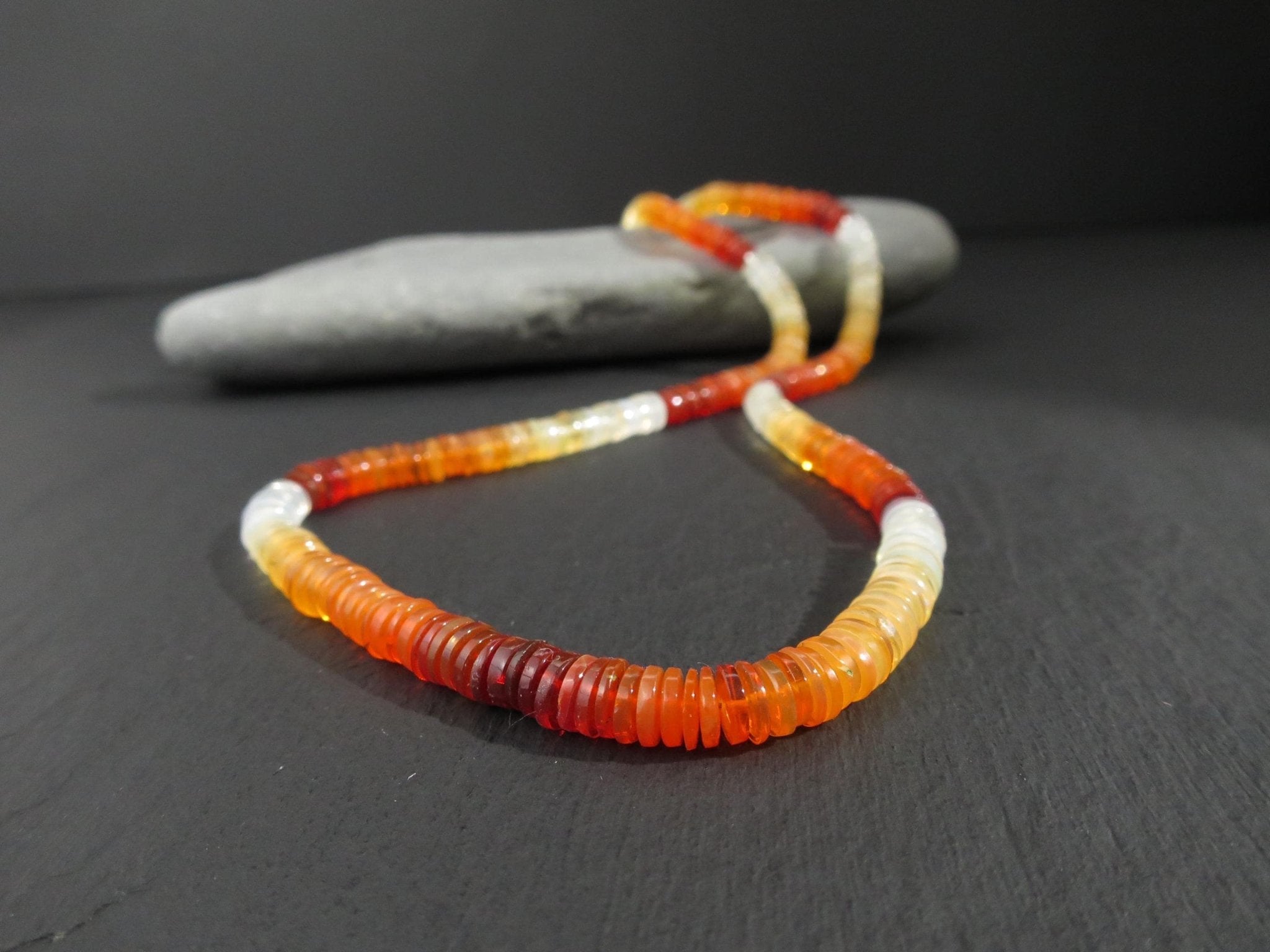 Feueropal Kette mit Farbverlauf orange weiß rot