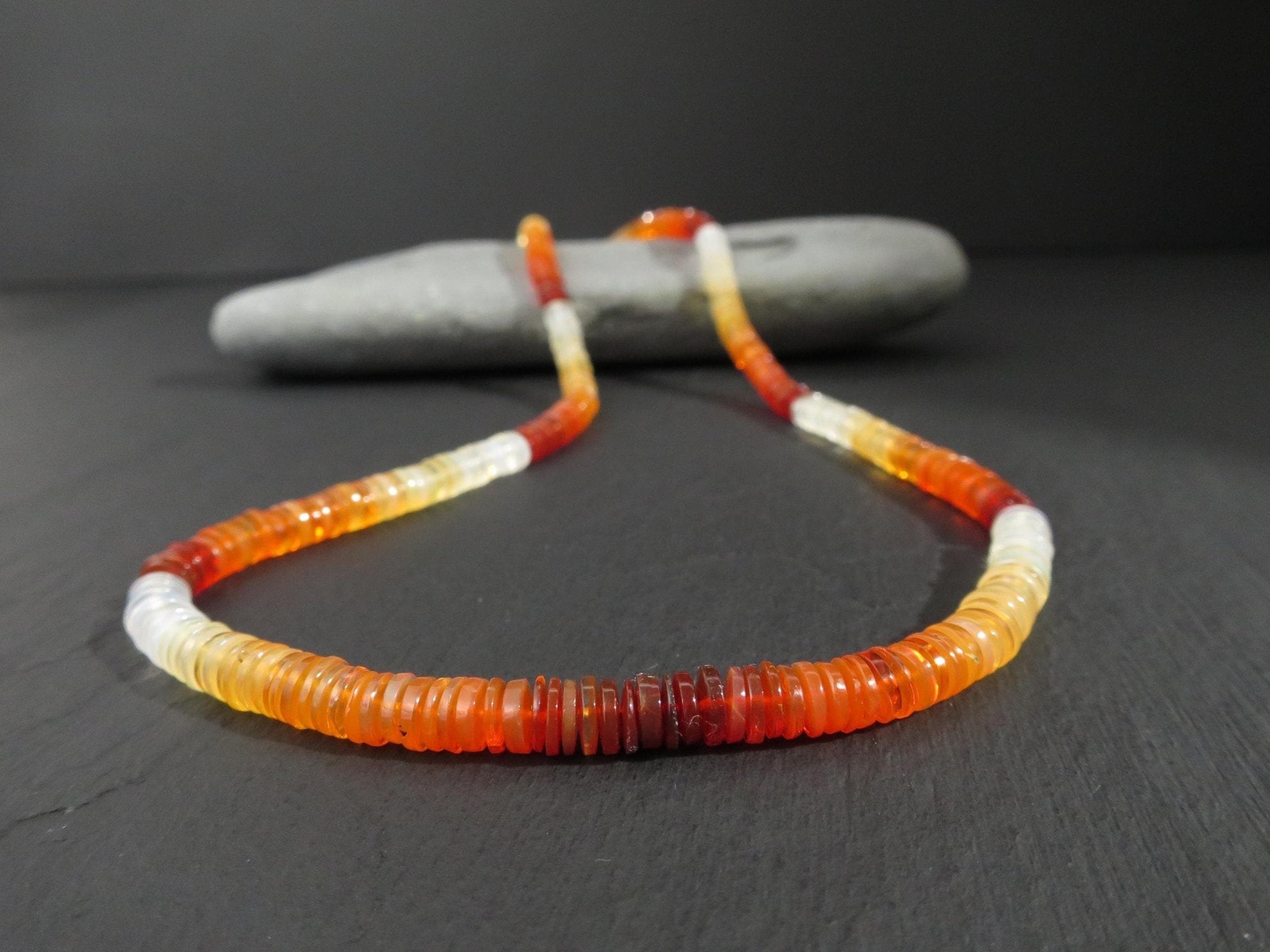 Feueropal Kette mit Farbverlauf orange weiß rot