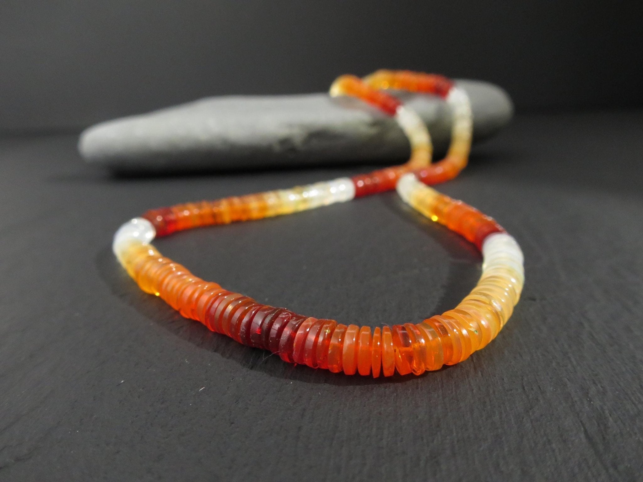 Feueropal Kette mit Farbverlauf orange weiß rot