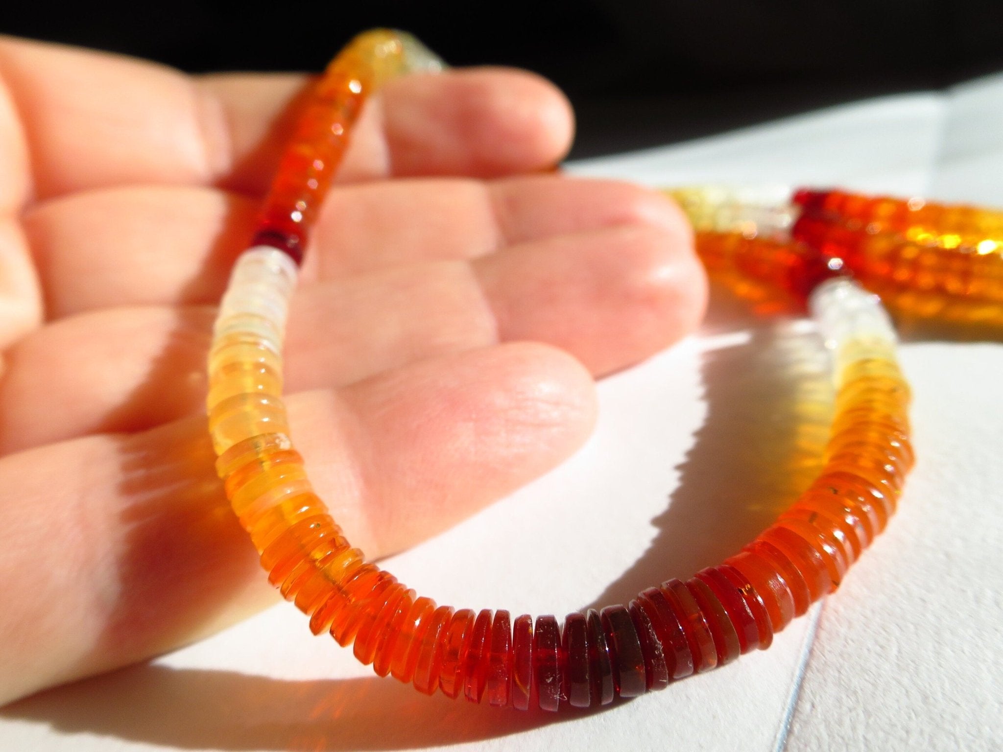 Feueropal Kette mit Farbverlauf orange weiß rot