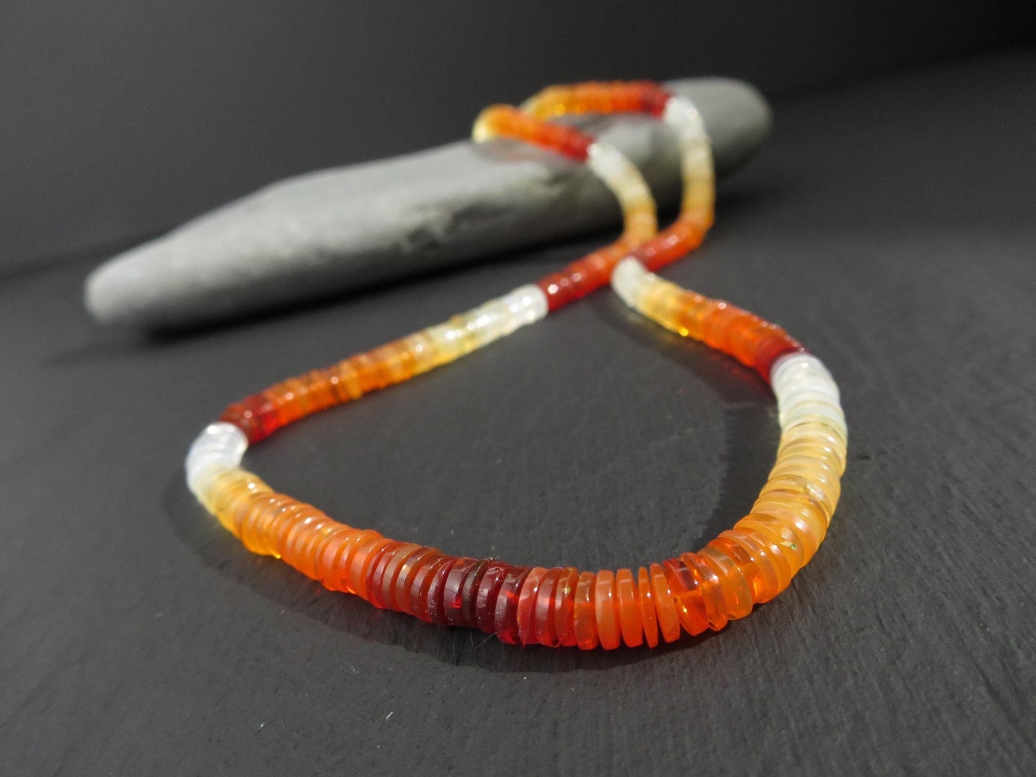 Feueropal Kette mit Farbverlauf orange weiß rot