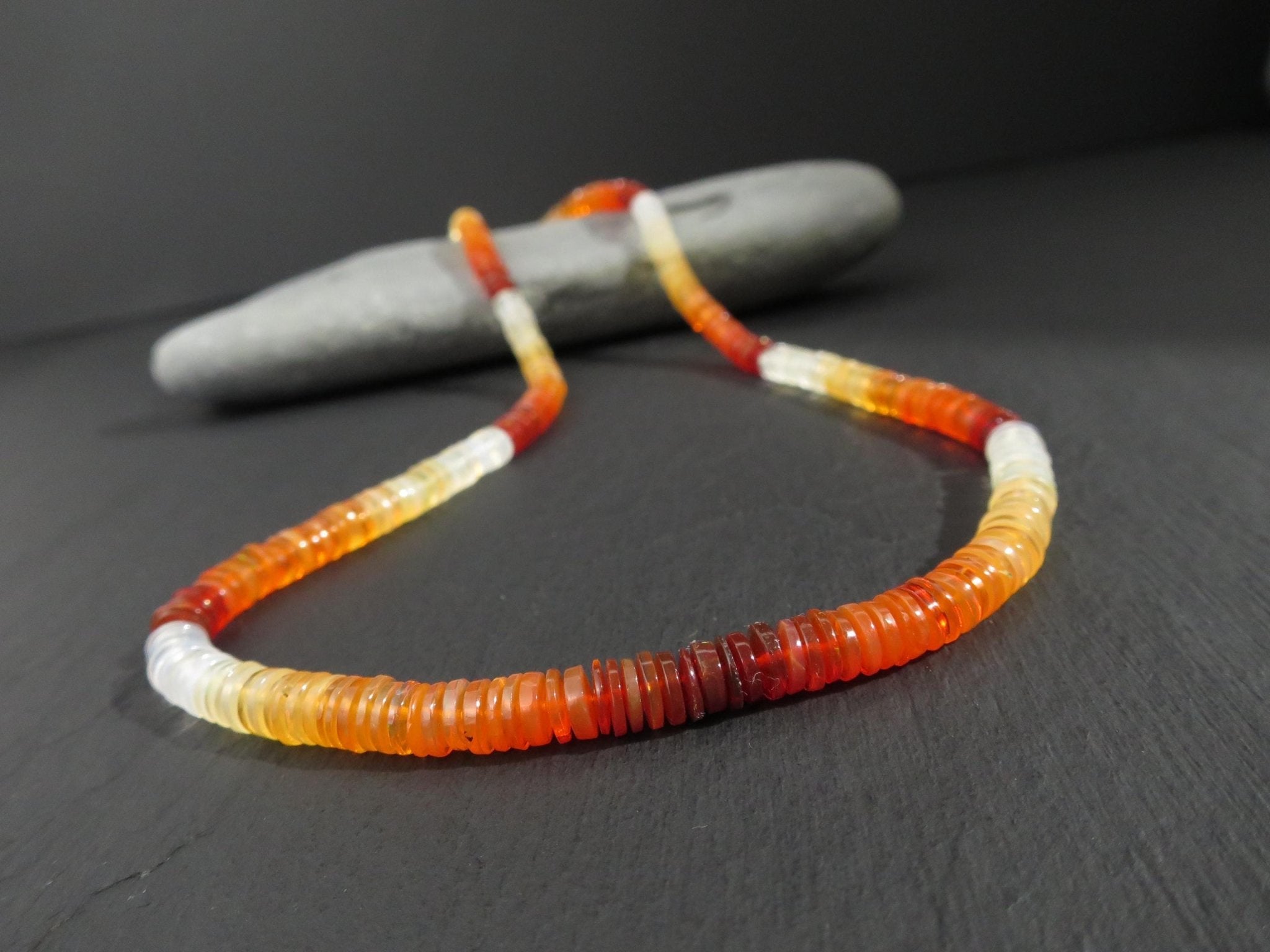 Feueropal Kette mit Farbverlauf orange weiß rot