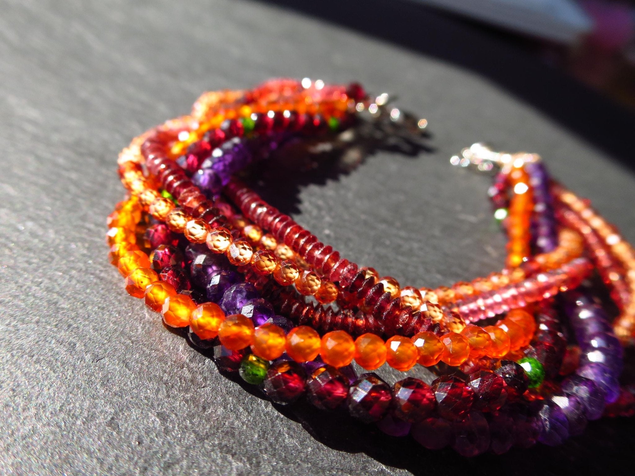 Granat Armband bunt und mehrreihig mit Herbst Farben