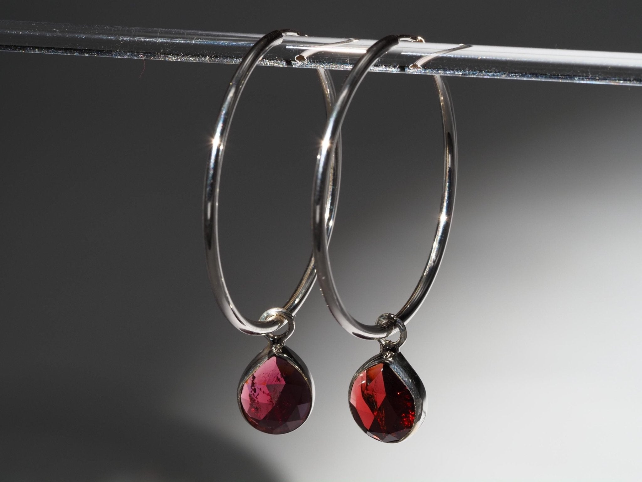 Granat Silber Creolen Ohrringe mit rose cut Edelsteinen