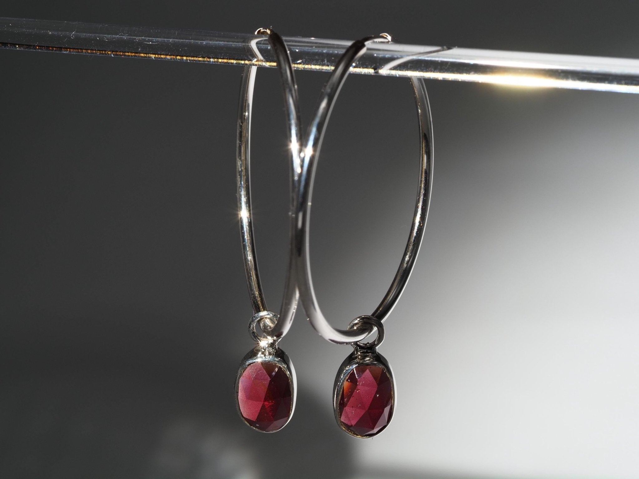 Granat Silber Creolen Ohrringe mit roten Edelsteinen