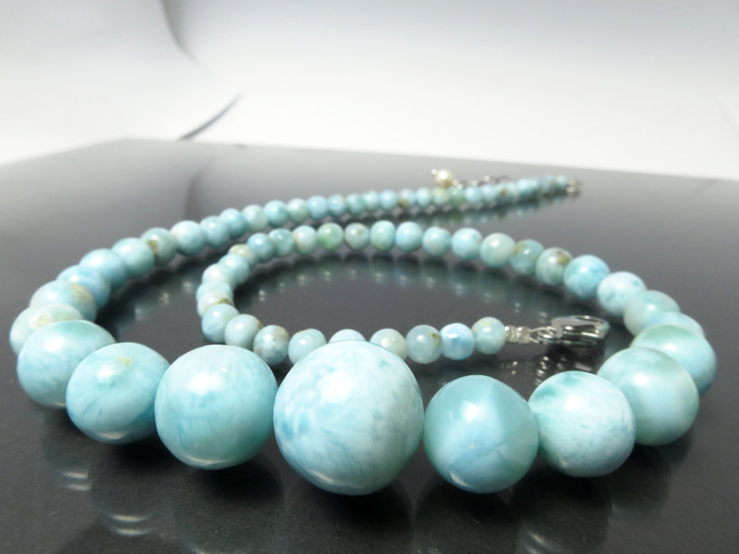 Larimar-Halskette, blaue Larimar-Perlen in Kugelform, Atlantis-Stein aus der Karibik / natürliches großes Edelstein Collier mit Silber