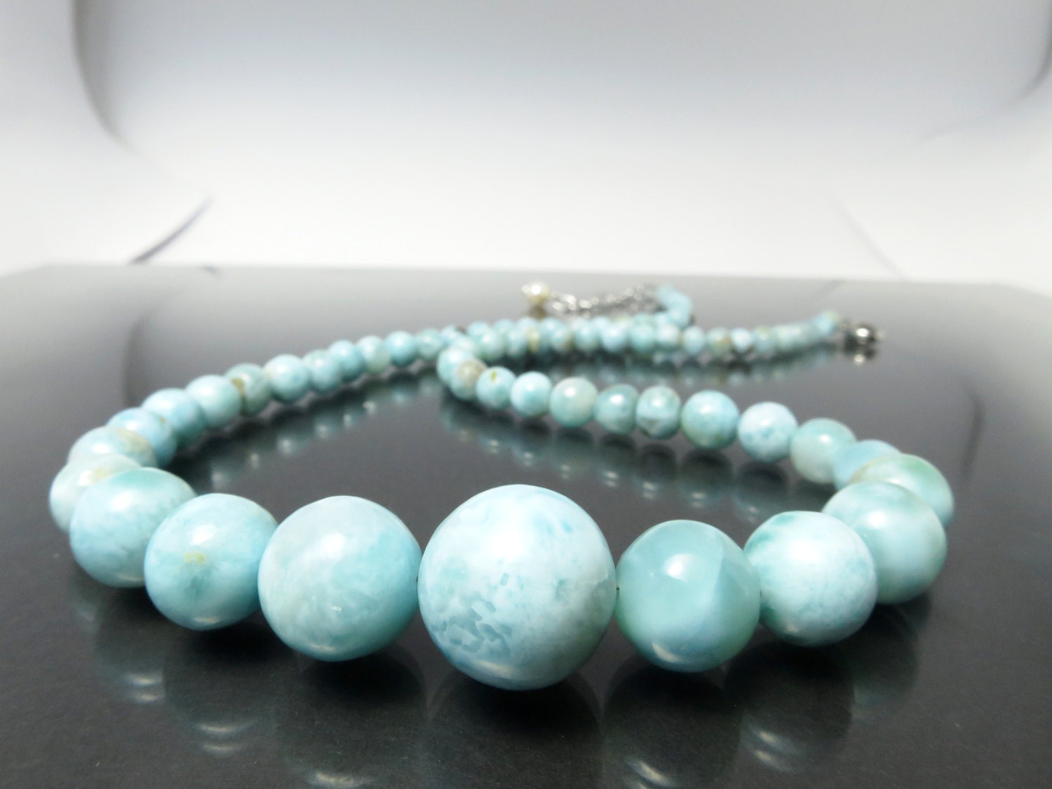 Larimar-Halskette, blaue Larimar-Perlen in Kugelform, Atlantis-Stein aus der Karibik / natürliches großes Edelstein Collier mit Silber