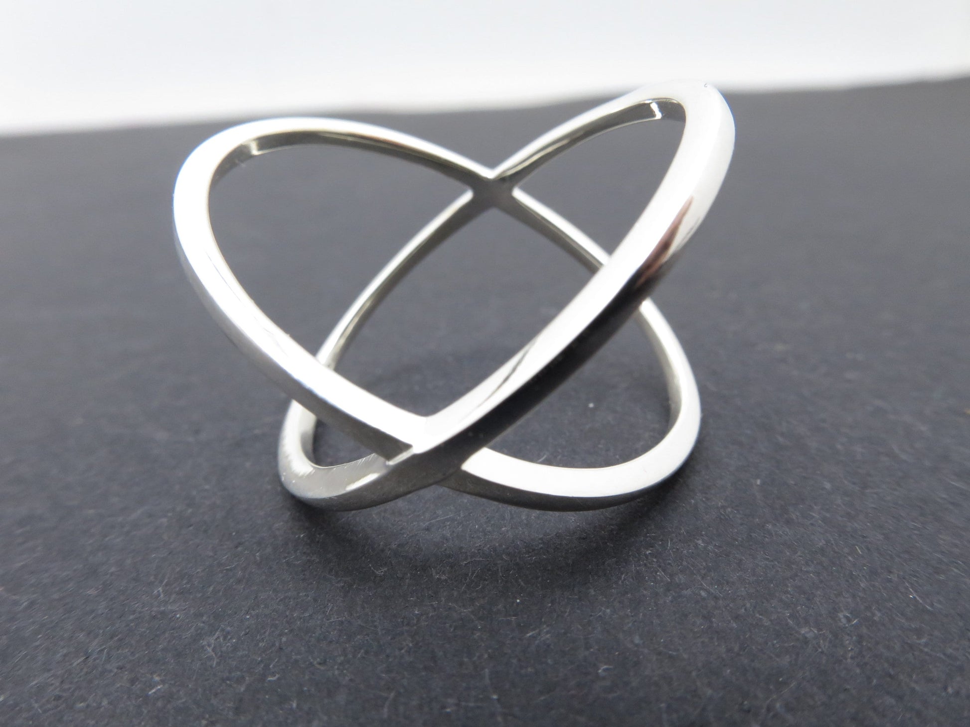 GR6,5 Sterling Silver criss cross unisex ring massive 925 Silver with 2mm diameter ring Best friend ring Infinity ring boho ring