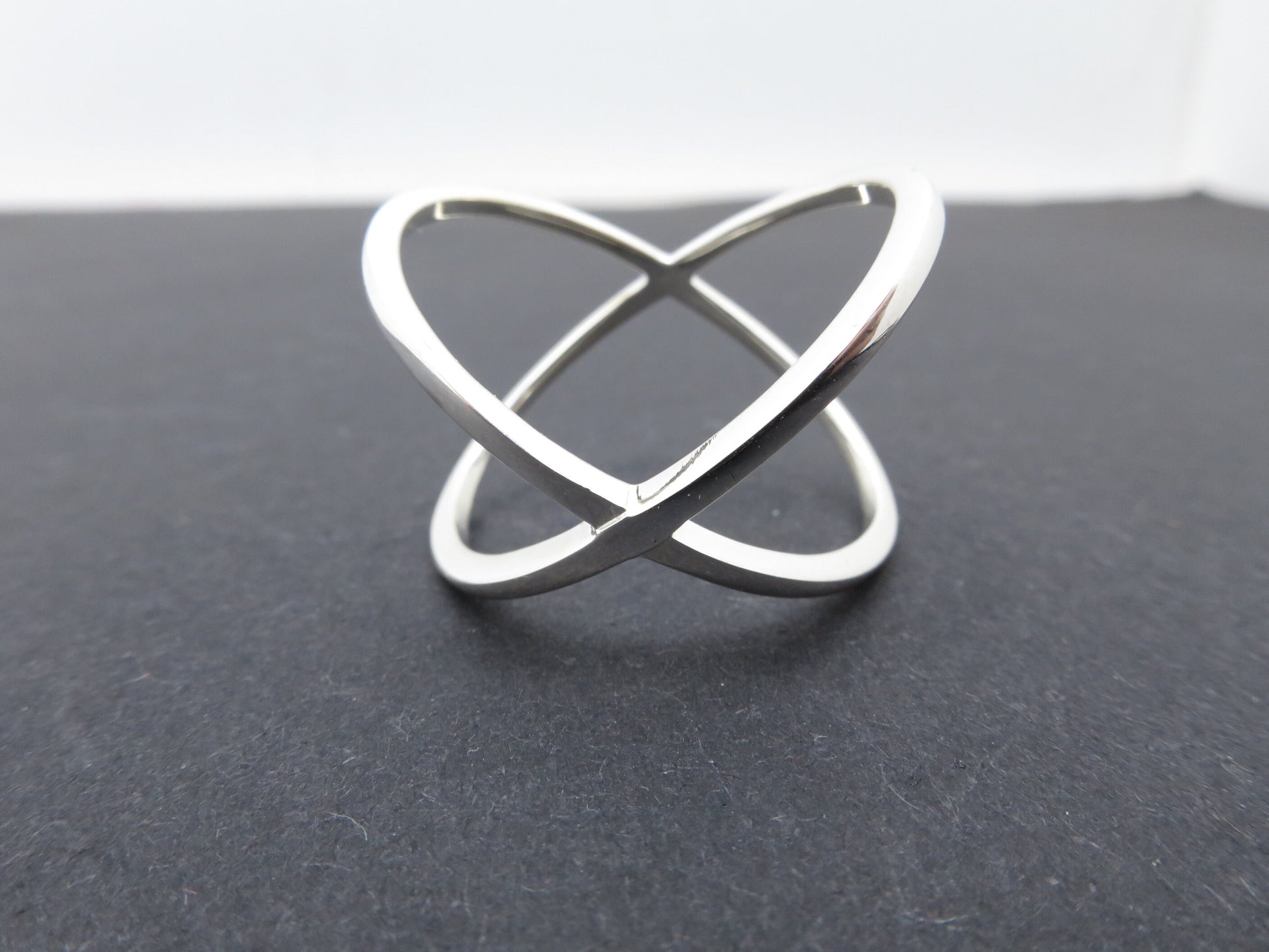 GR7,5 Sterling Silver criss cross unisex ring massive 925 Silver with 2mm diameter ring Best friend ring Infinity ring boho ring