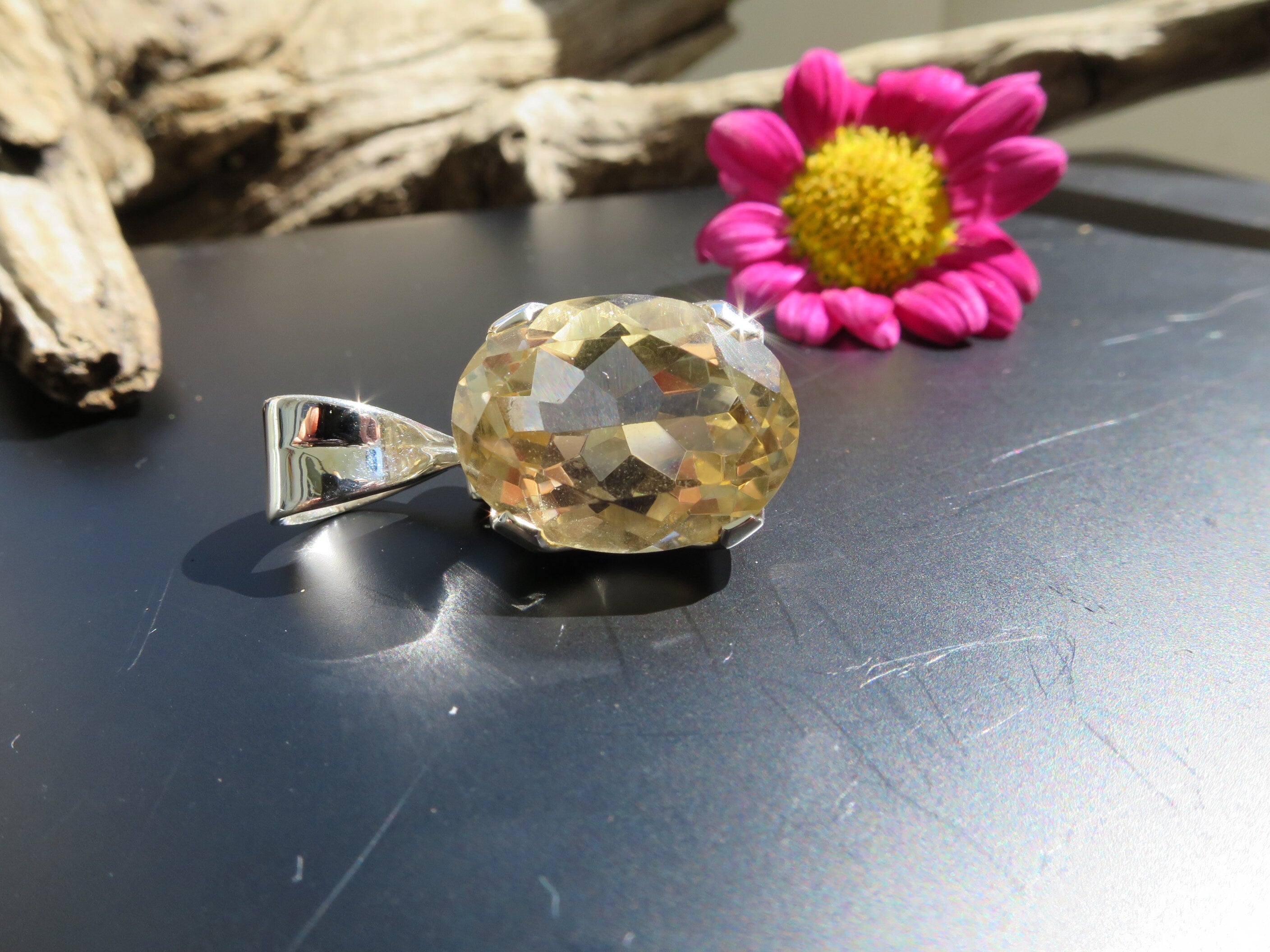 Kleiner Citrin Anhänger unbehandelt in Sterling Silber 28mm