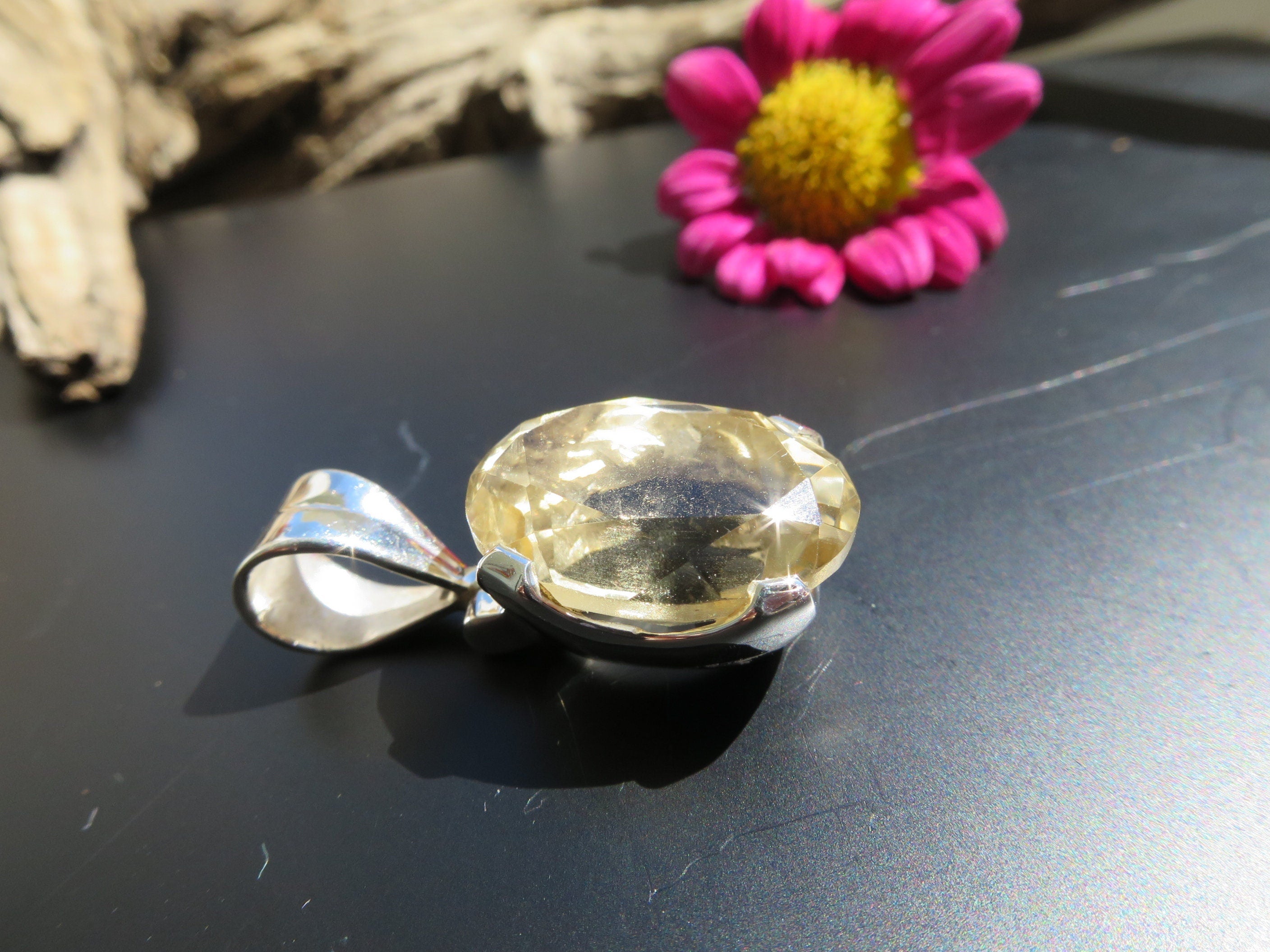 Kleiner Citrin Anhänger unbehandelt in Sterling Silber 28mm