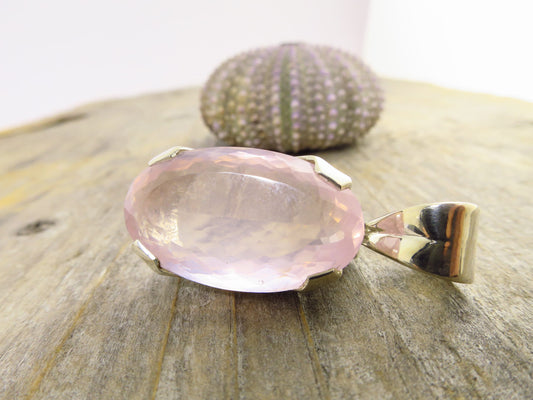 Silber Rosenquarz Anhänger klarer natürlicher Rosenquarz Edelstein facettiert gefasst in 925 Sterling Silber Einzelstück rosa
