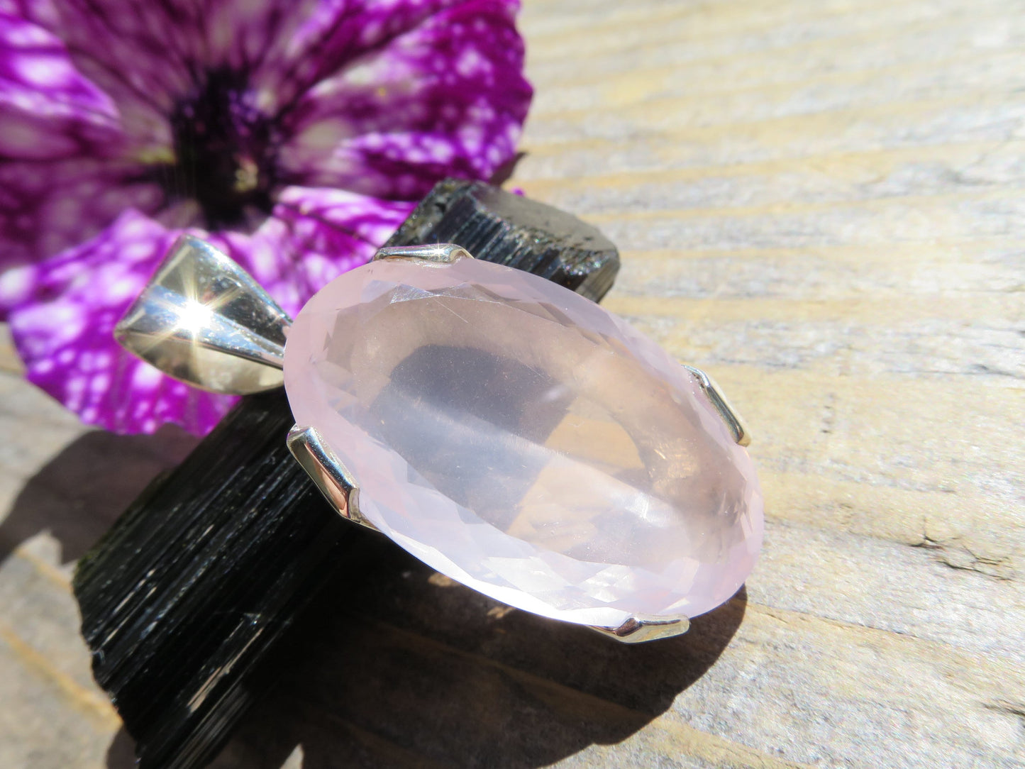 Silber Rosenquarz Anhänger klarer natürlicher Rosenquarz Edelstein facettiert gefasst in 925 Sterling Silber Einzelstück rosa