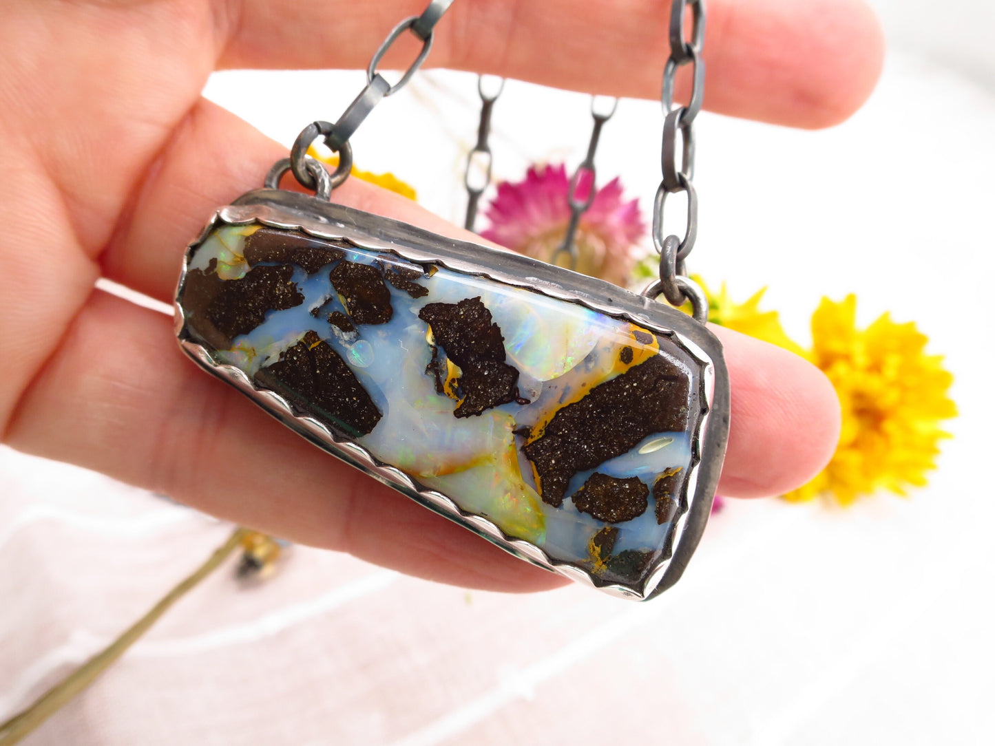 Casual eye-catching Australian boulder opal silver pendant collier cabochon gemstone sterling silver 925 setting natural stone Australia