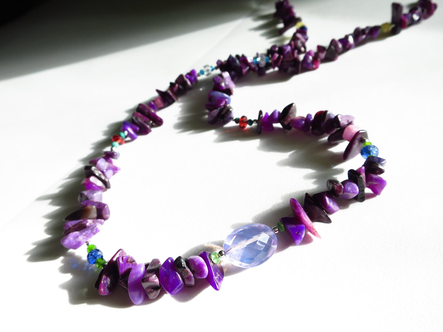 Fantastische echte SB2 Sugilite Collier Edelsteine unbehandelt nicht gefärbt/geölt intensive Farbe bunte Edelsteine Silber Verschluss