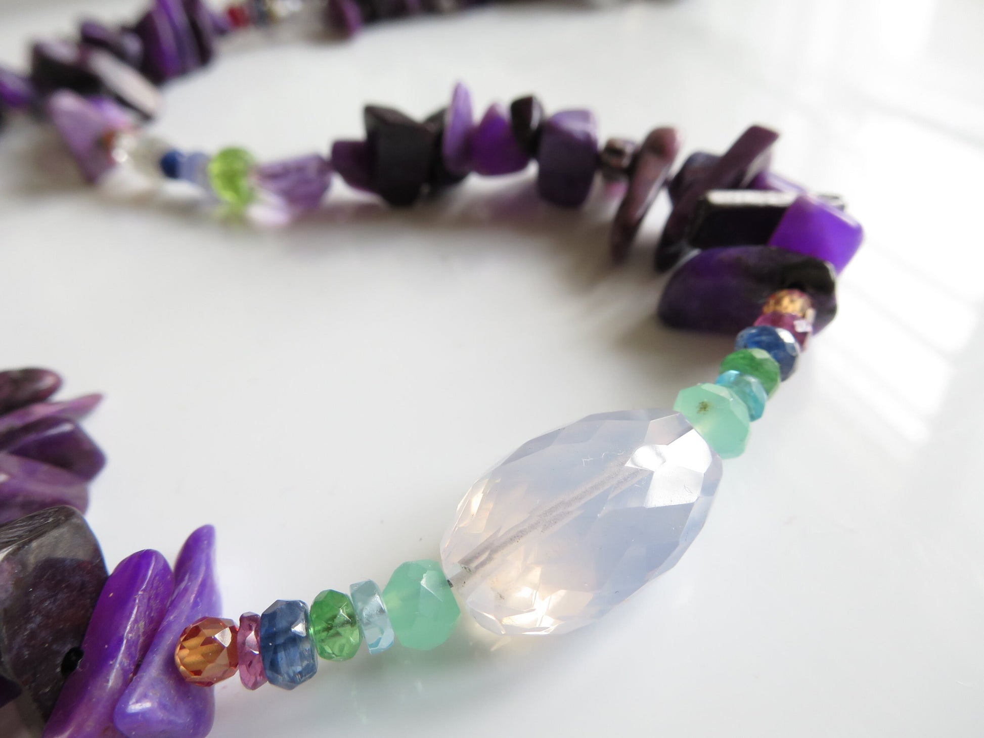 Fantastische echte SBL1 Sugilite Collier Edelsteine unbehandelt nicht gefärbt/geölt intensive Farbe bunte Edelsteine Silber Verschluss