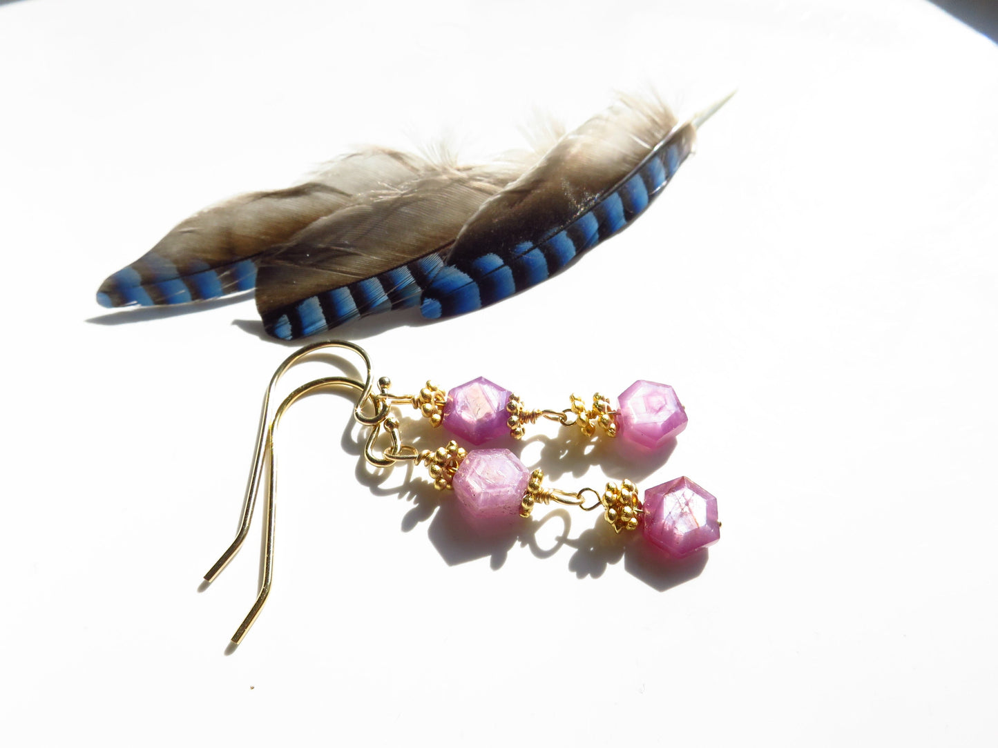 Natürliche Rubinperlen, facettierte Perlen, Edelstein-Ohrringe, Ohrhaken, goldgefüllte bunte natürliche Edelstein-Ohrringe, handgefertigt