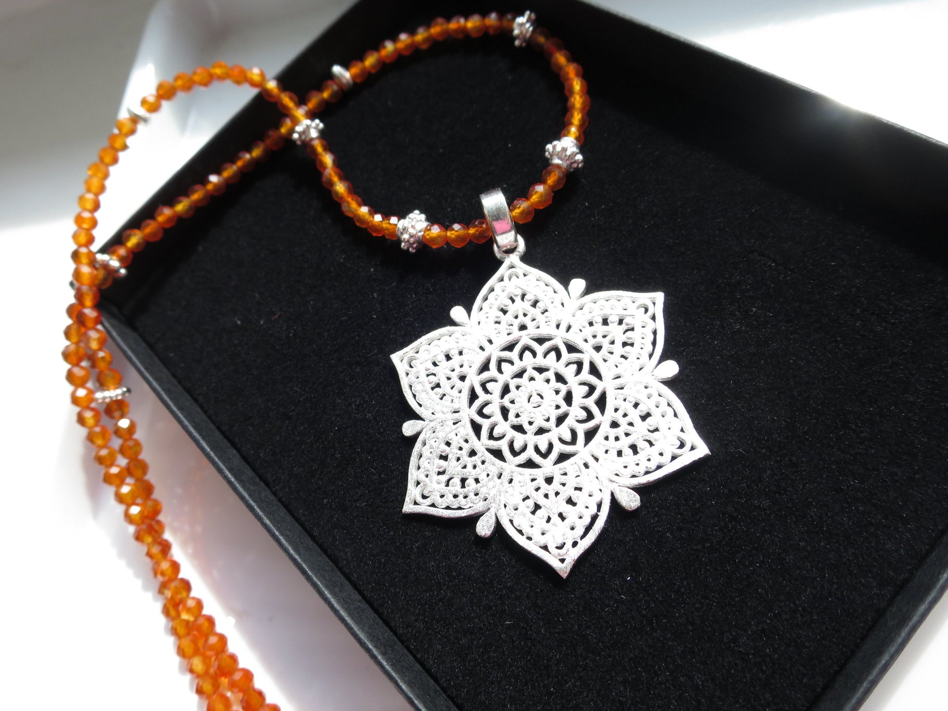 Silber Mandala Collier Orange Karneol Kette leuchtend facettierter Karneol 925 Sterling Silber Mandala Anhänger Blume