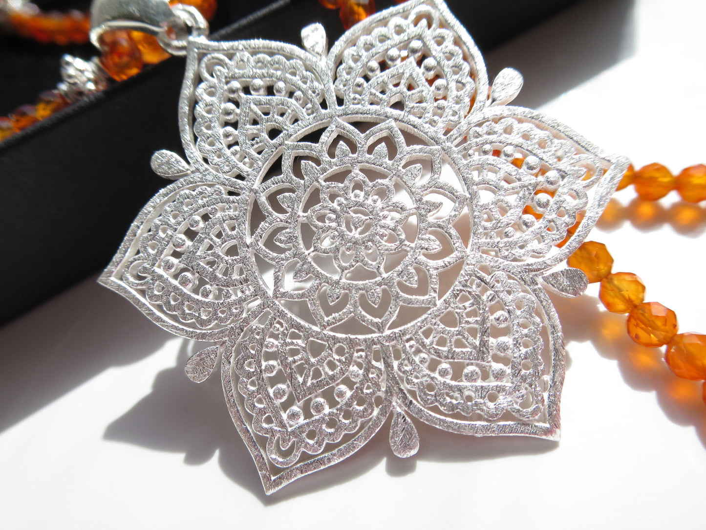 Silber Mandala Collier Orange Karneol Kette leuchtend facettierter Karneol 925 Sterling Silber Mandala Anhänger Blume