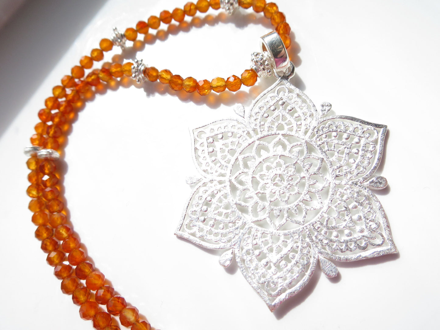 Silber Mandala Collier Orange Karneol Kette leuchtend facettierter Karneol 925 Sterling Silber Mandala Anhänger Blume