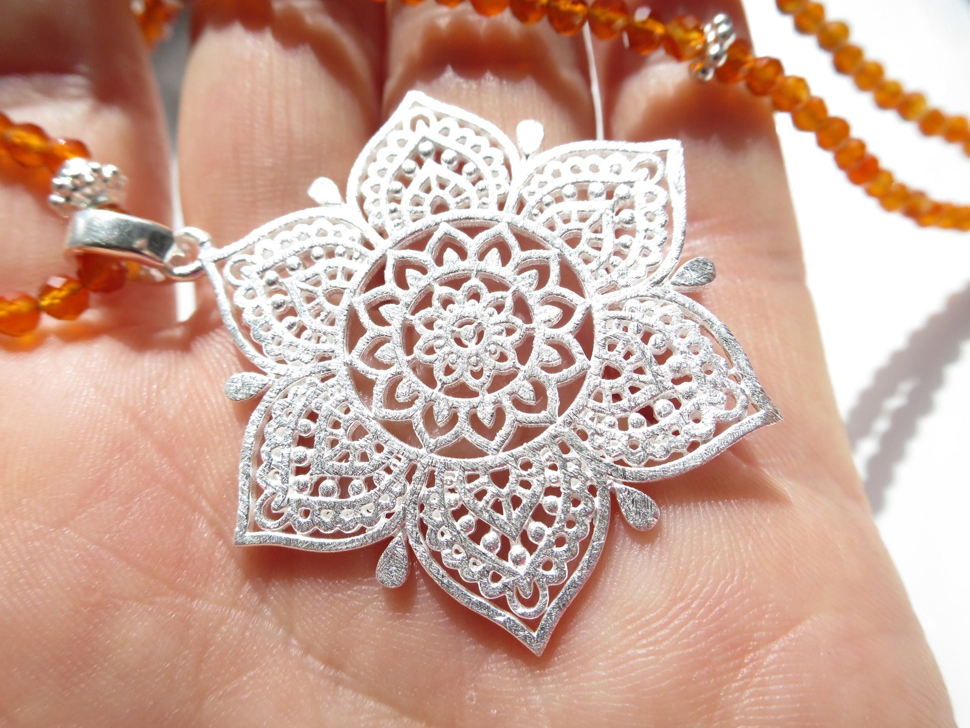 Silber Mandala Collier Orange Karneol Kette leuchtend facettierter Karneol 925 Sterling Silber Mandala Anhänger Blume