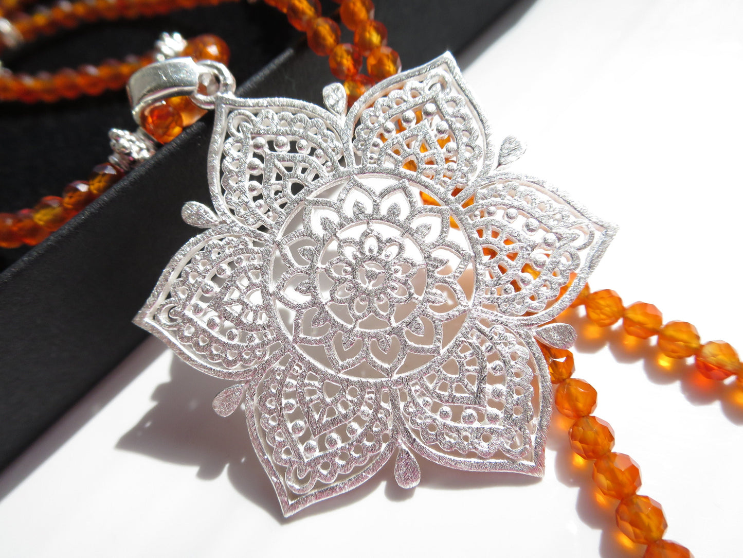 Silber Mandala Collier Orange Karneol Kette leuchtend facettierter Karneol 925 Sterling Silber Mandala Anhänger Blume
